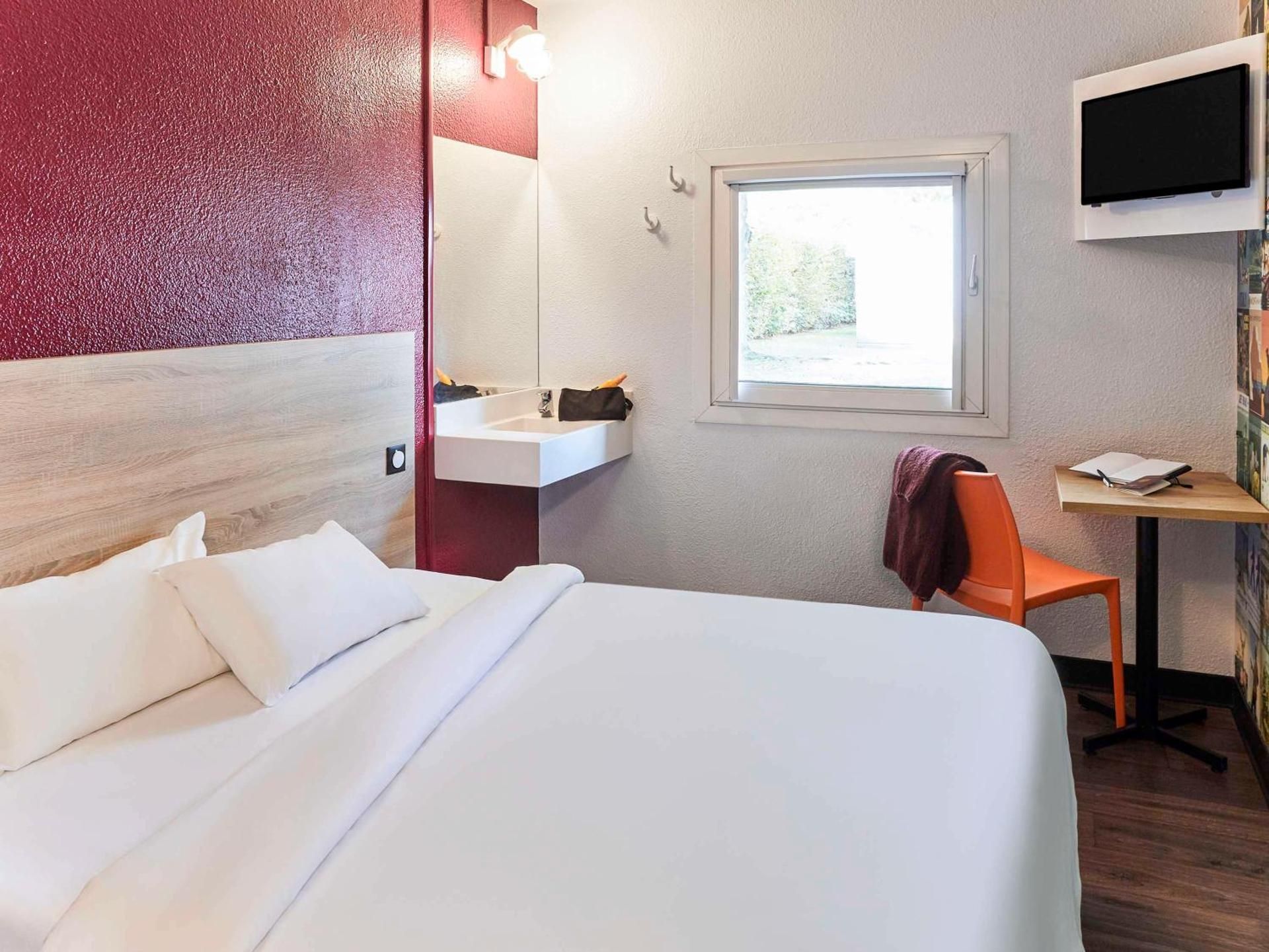 Tandem Room For Up To 2 Travelers Maximum