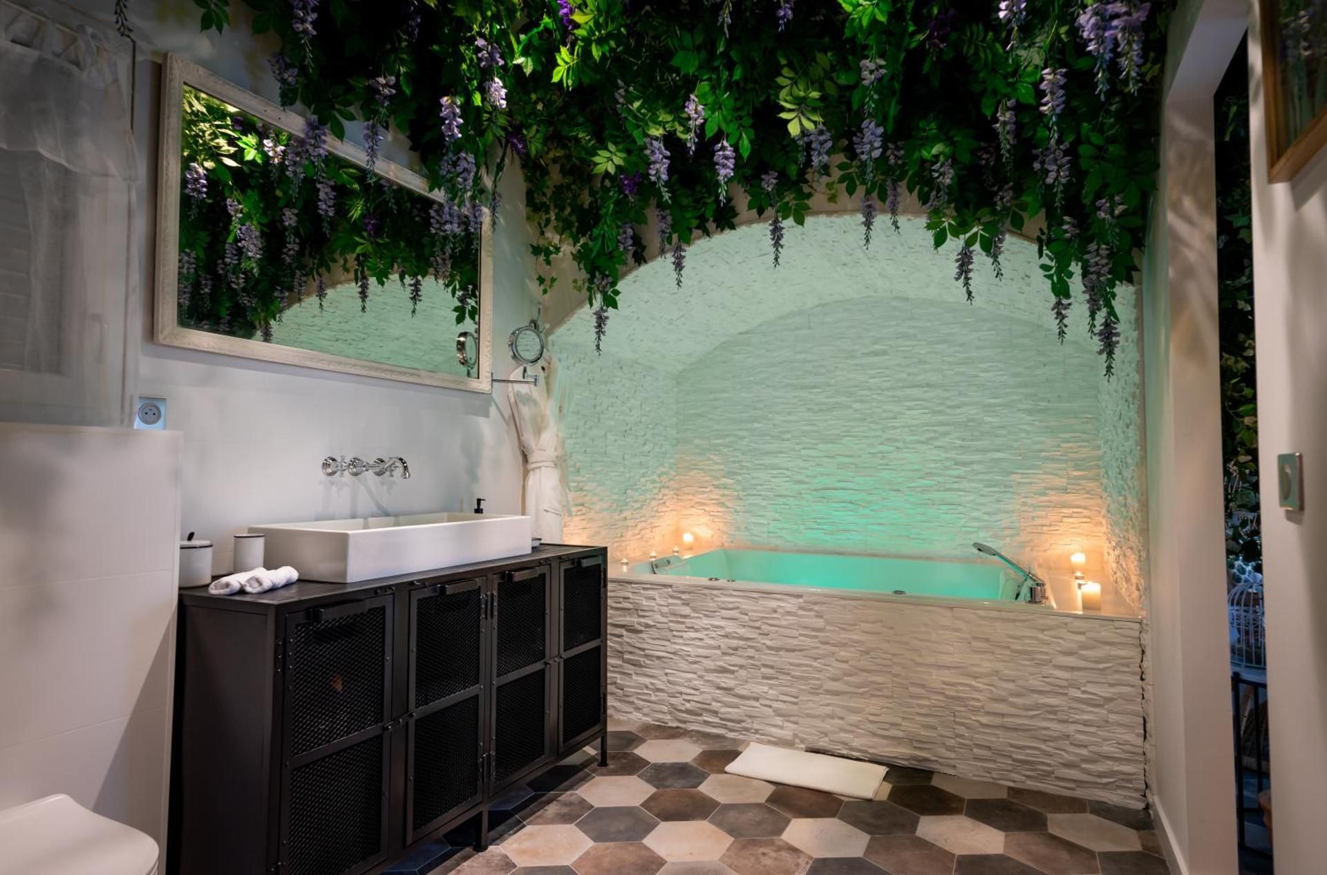 Double Room with Spa Bath