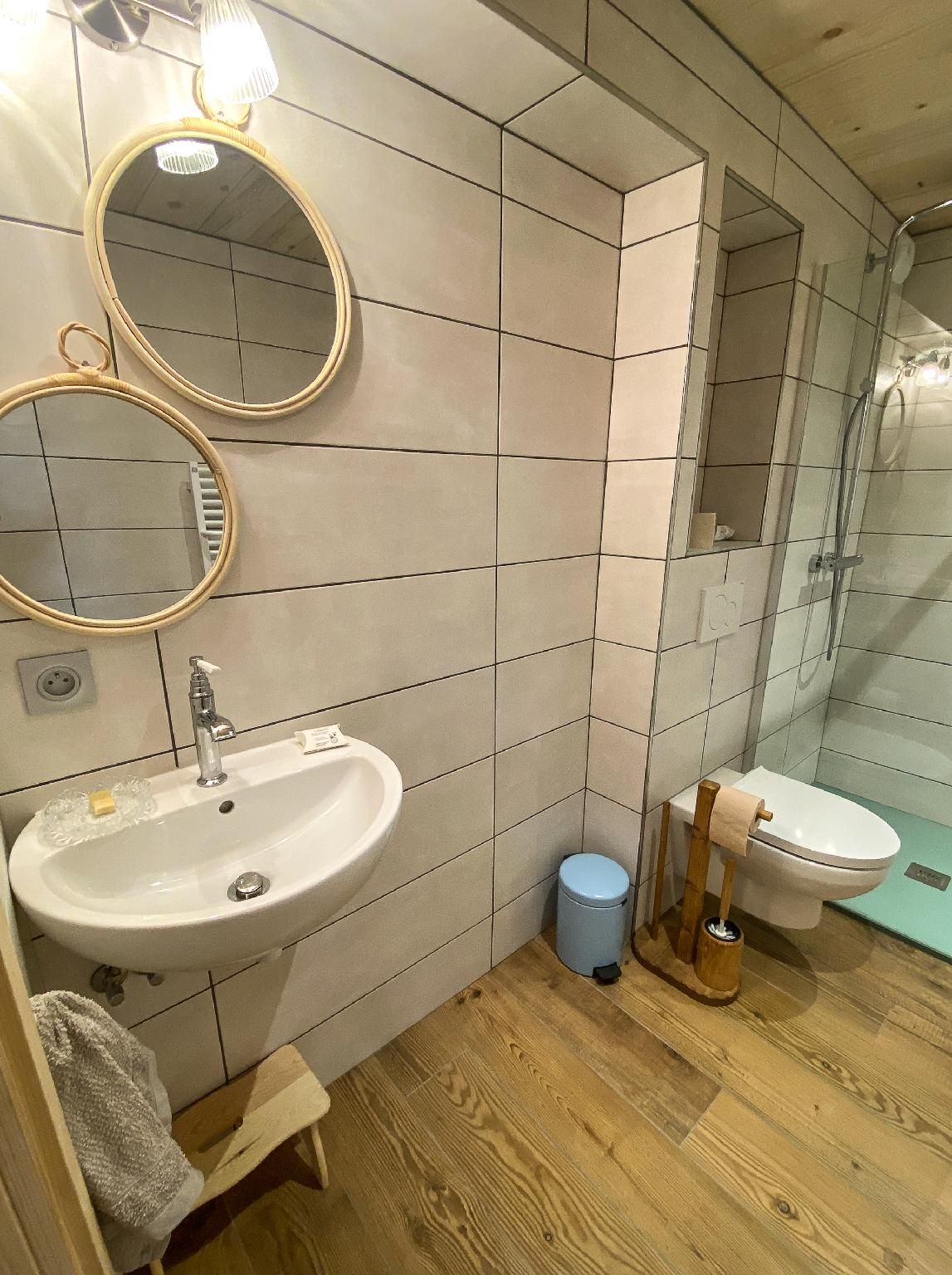 Chambres d'hôtes 3-Double-Queen-Salle de bain partagée-Vue sur Montagne