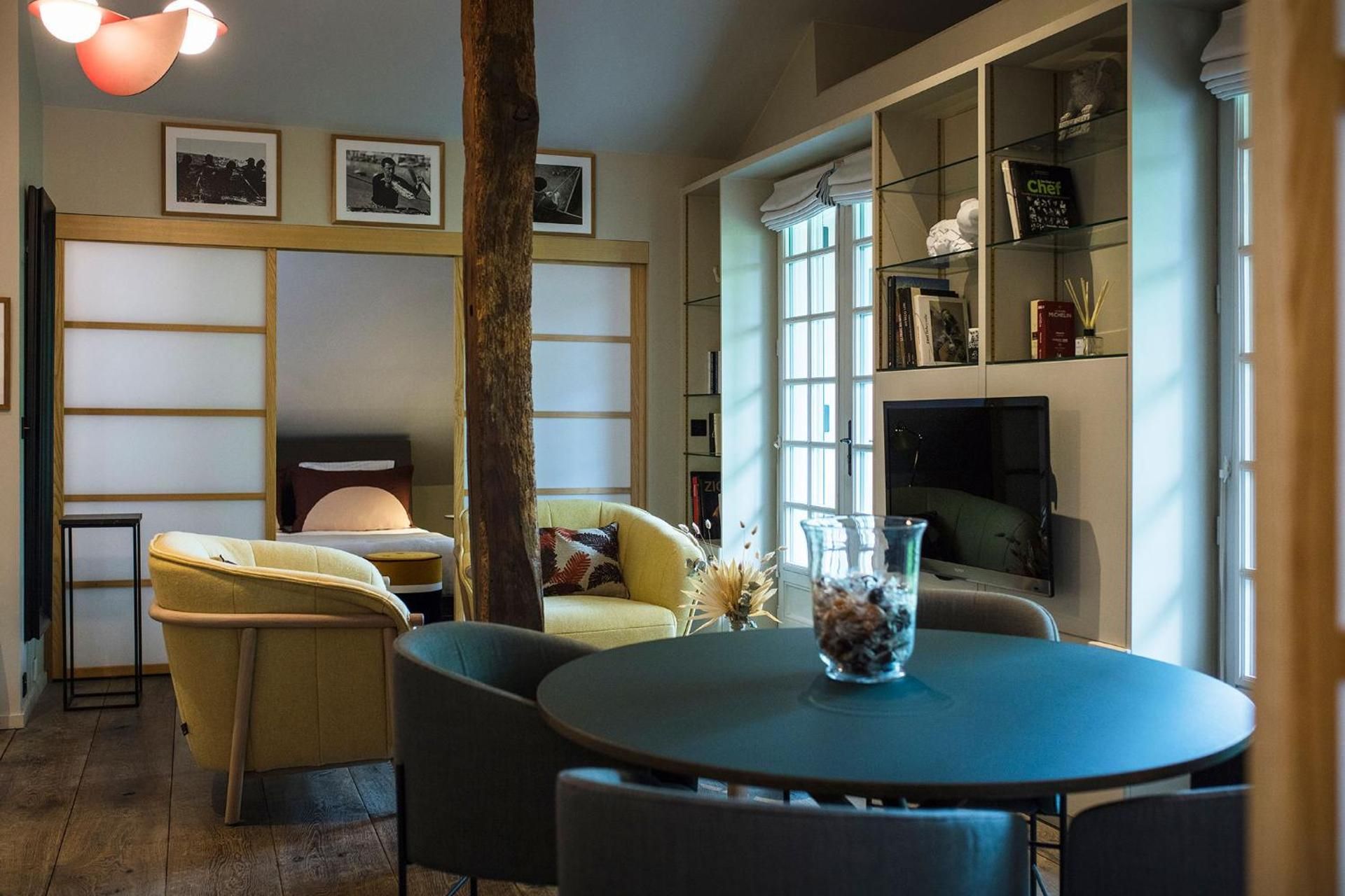 Family Room (2 Adults + 2 Children)