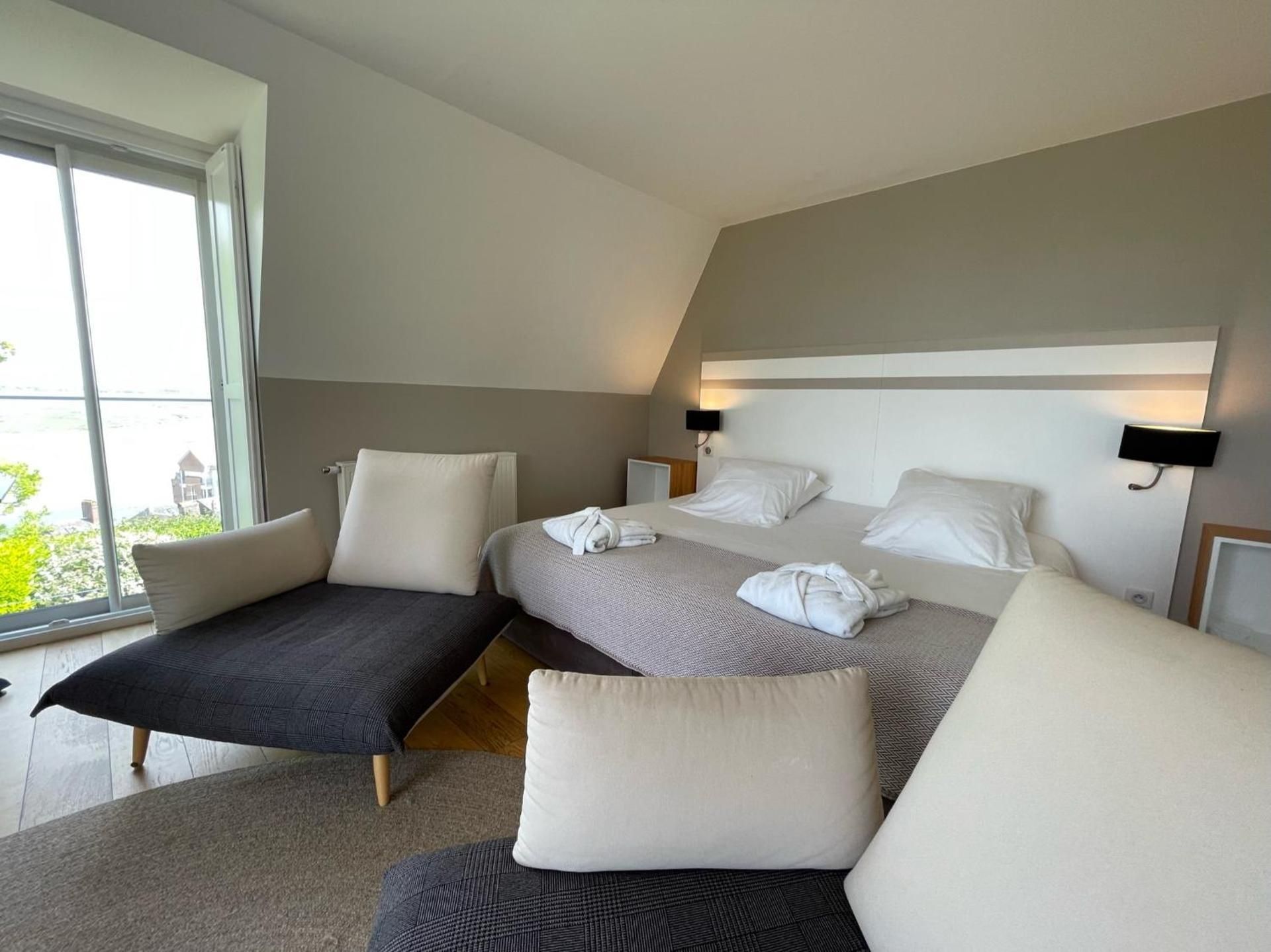 Luxury Suite With Sea View