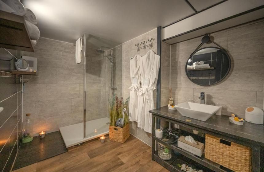 Suite with Private Hot Tub