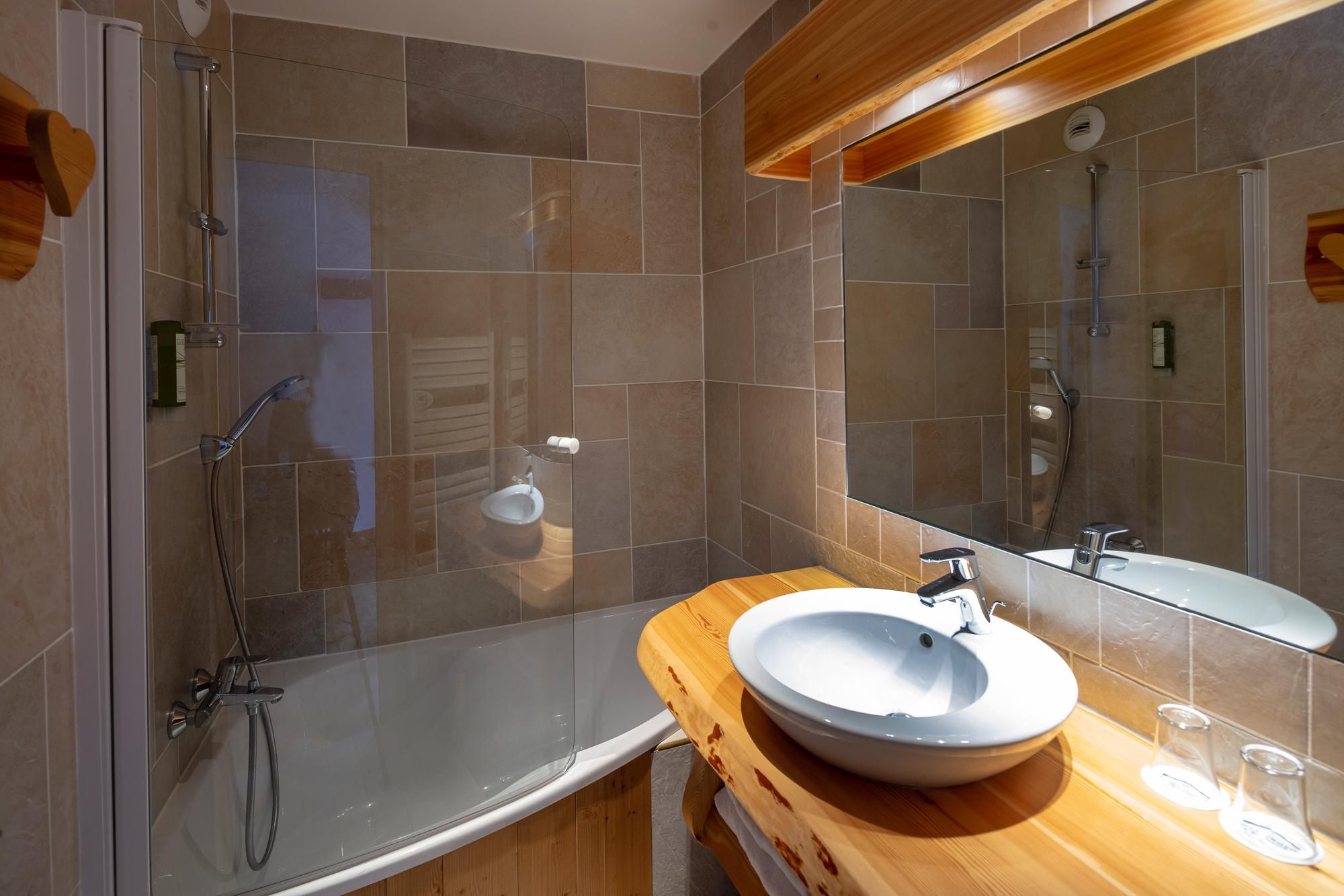 Annexe twin and bath
