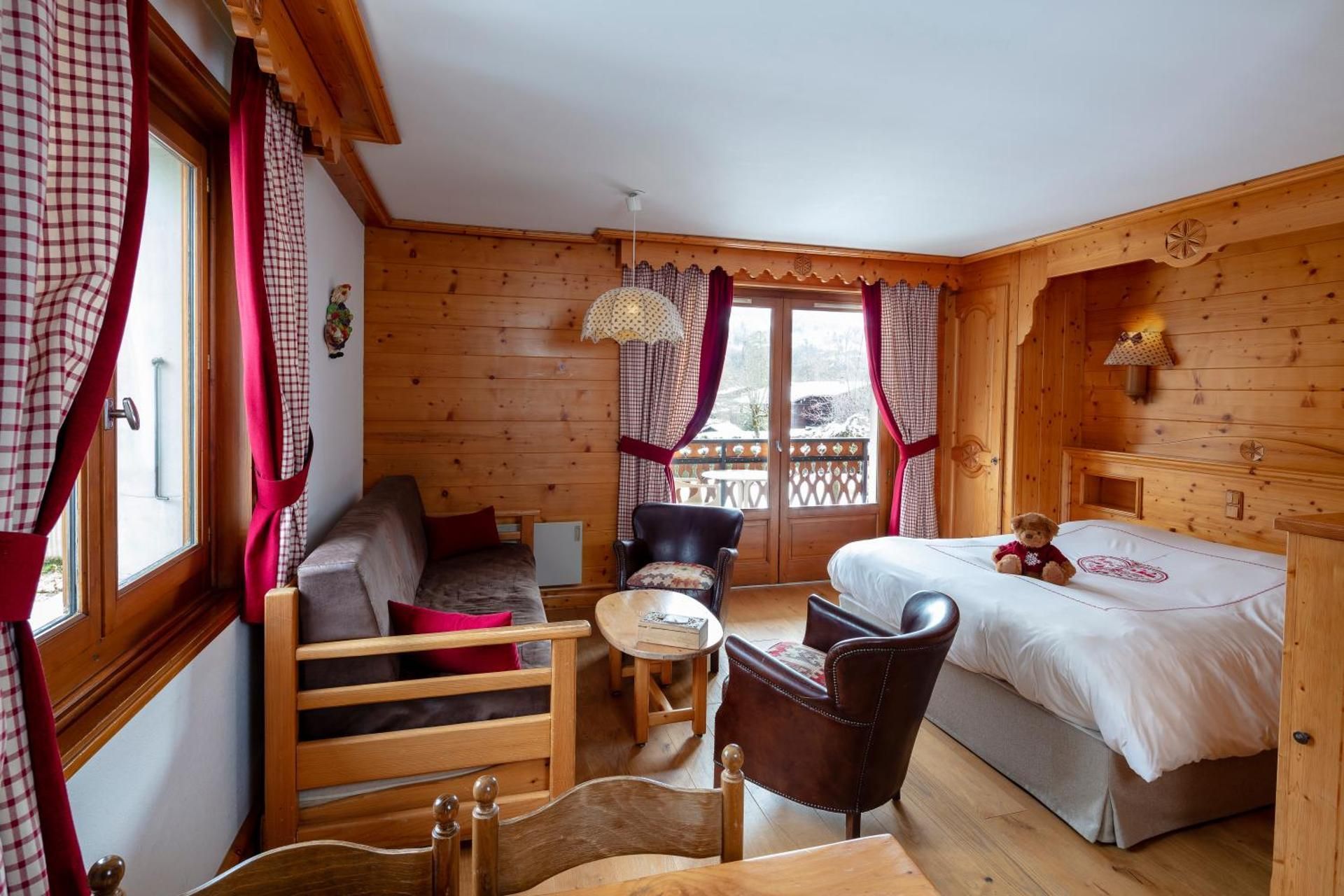 Studio with Connecting Rooms (4 Adults)
