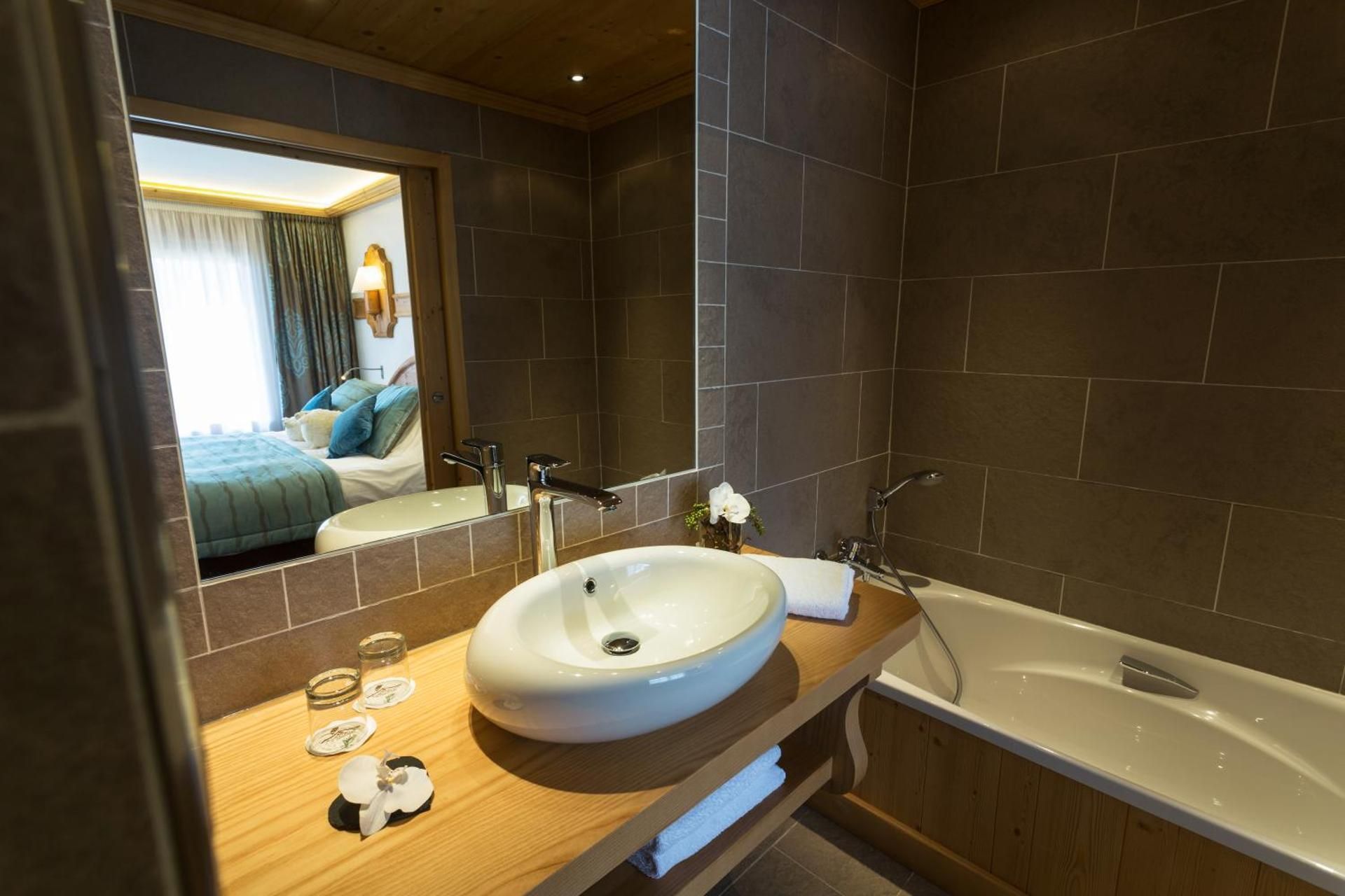 Suite (2 Adults)