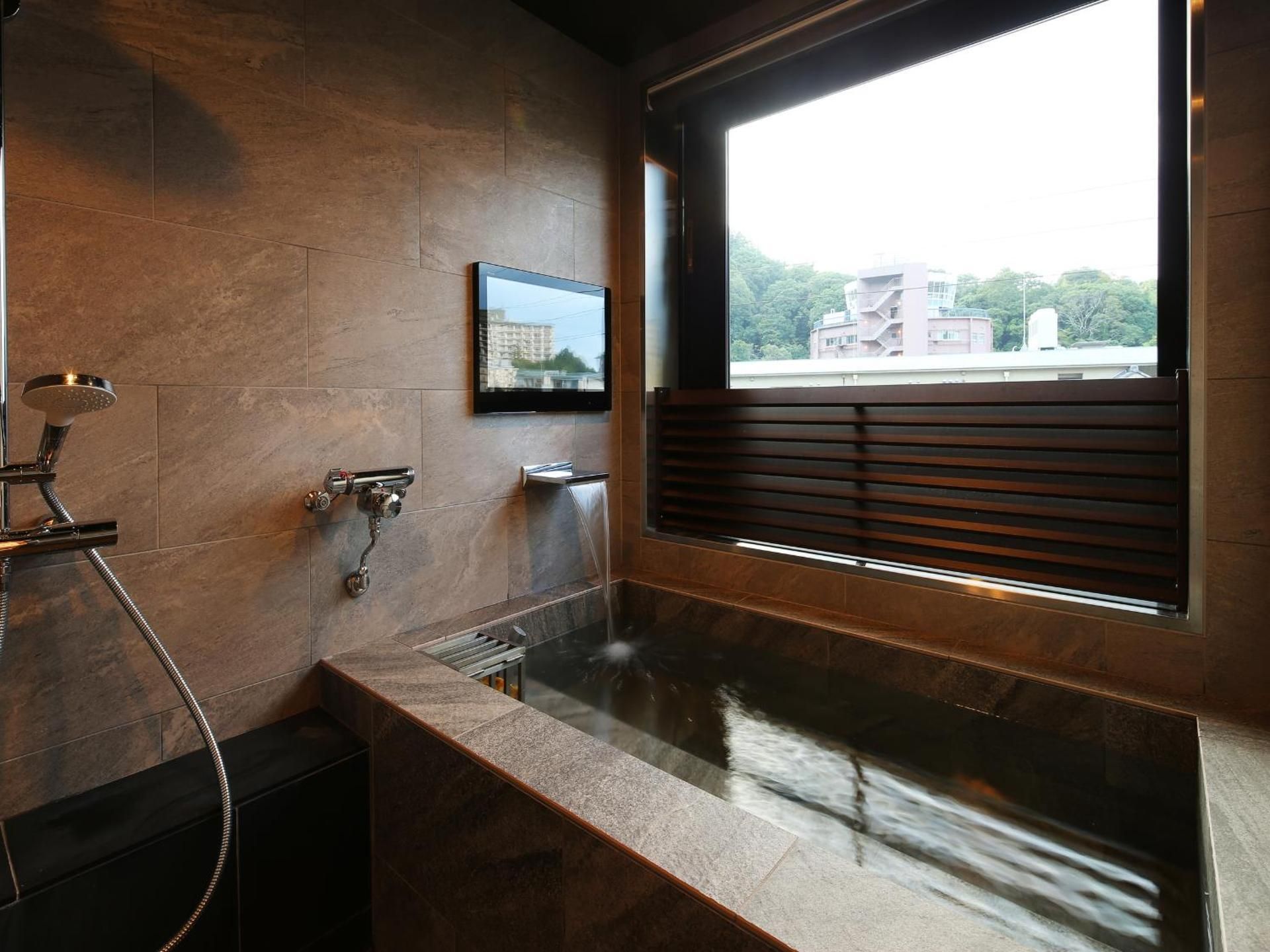 Arima Royal Hotel Quadruple Room with Private Bathroom 2