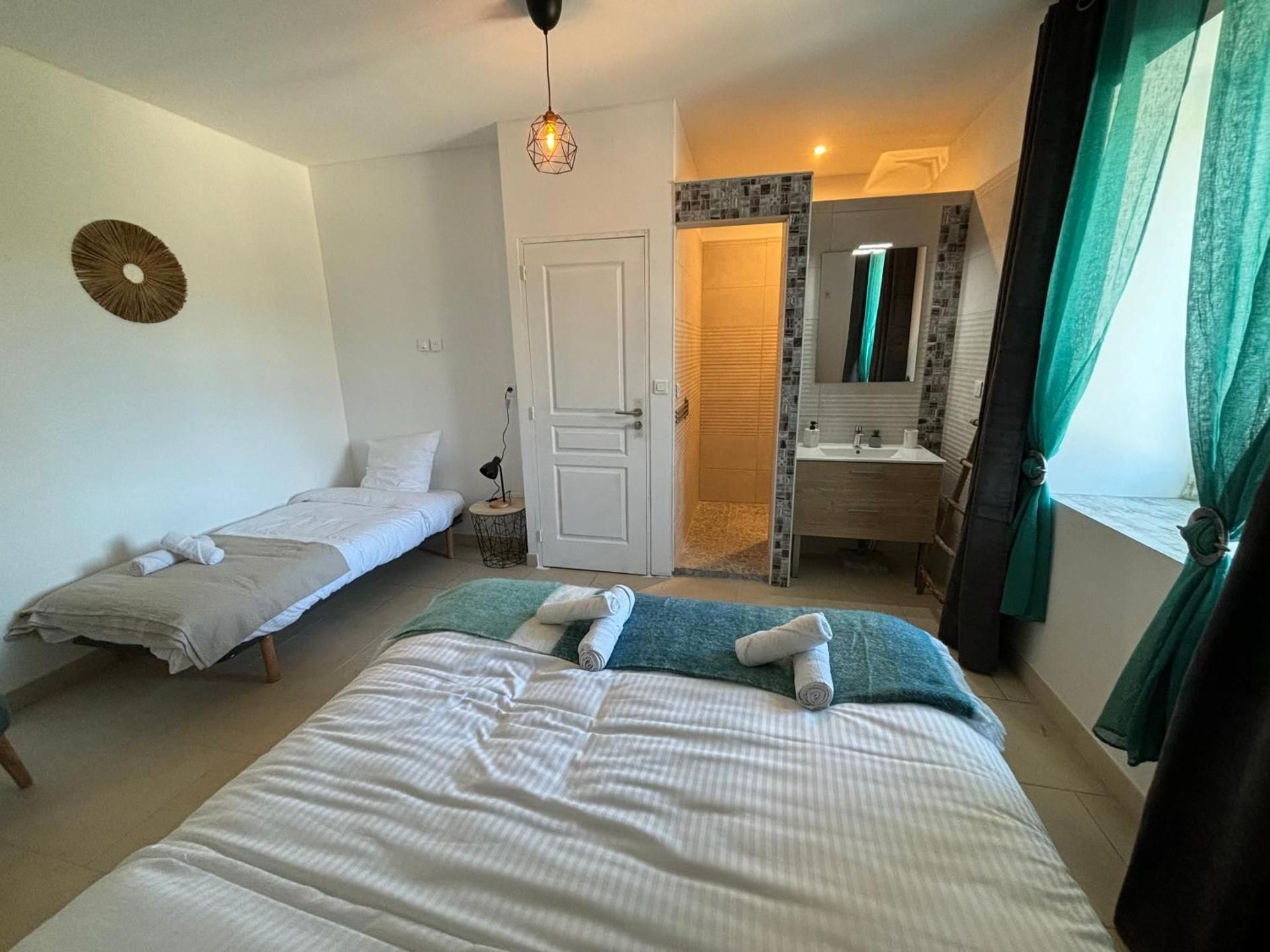 Comfort Triple Room with Shower
