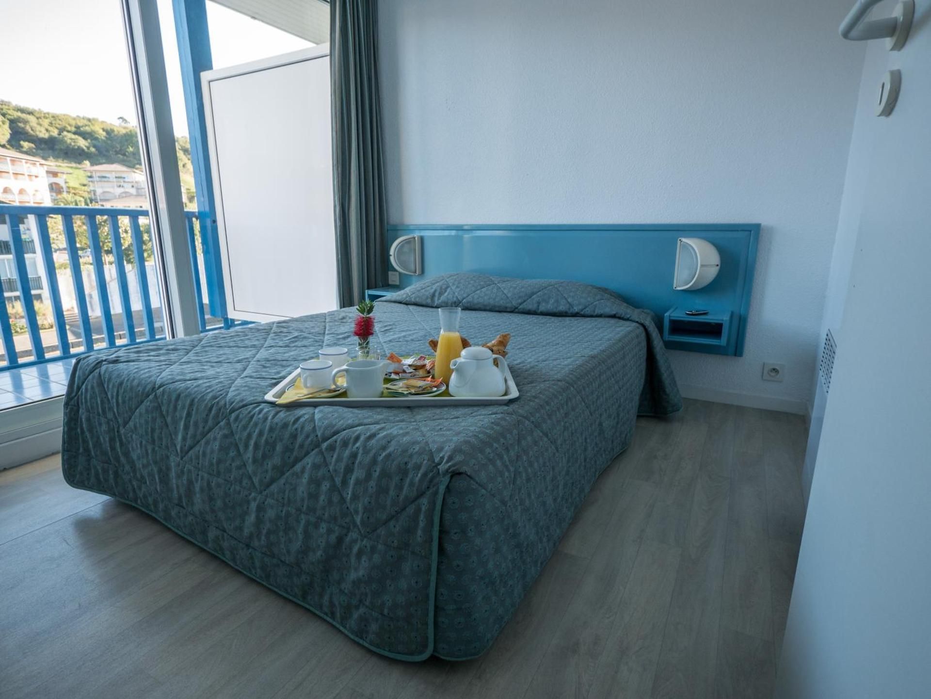 One-Bedroom Apartment (6 Adults)