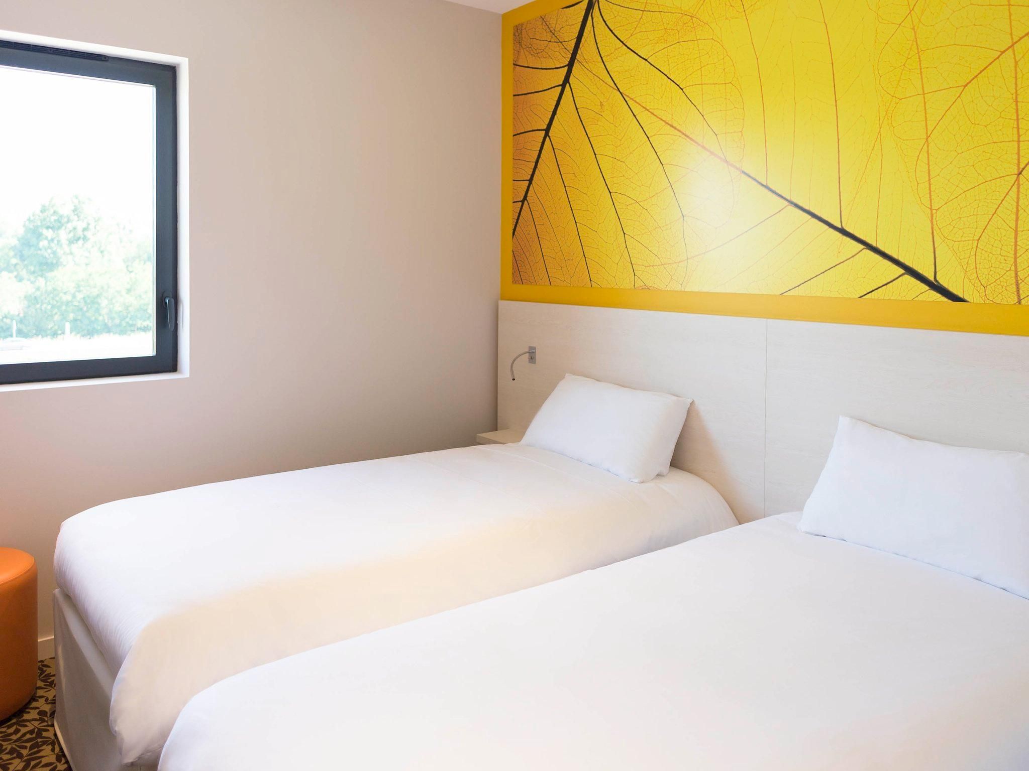 Standard Room with 2 Single Beds