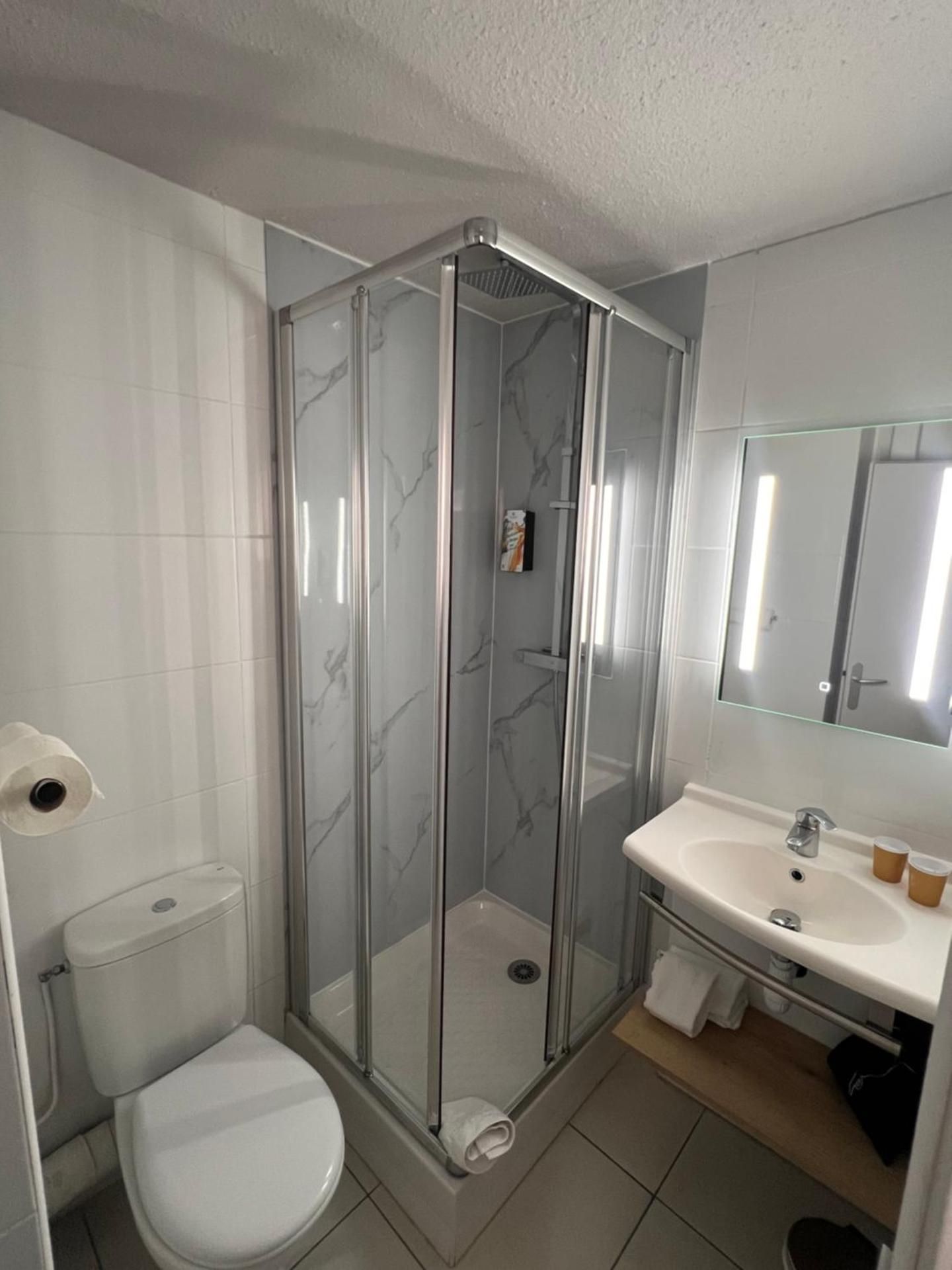 Family Room with One Double Bed and Two Single Beds - Non-Smoking