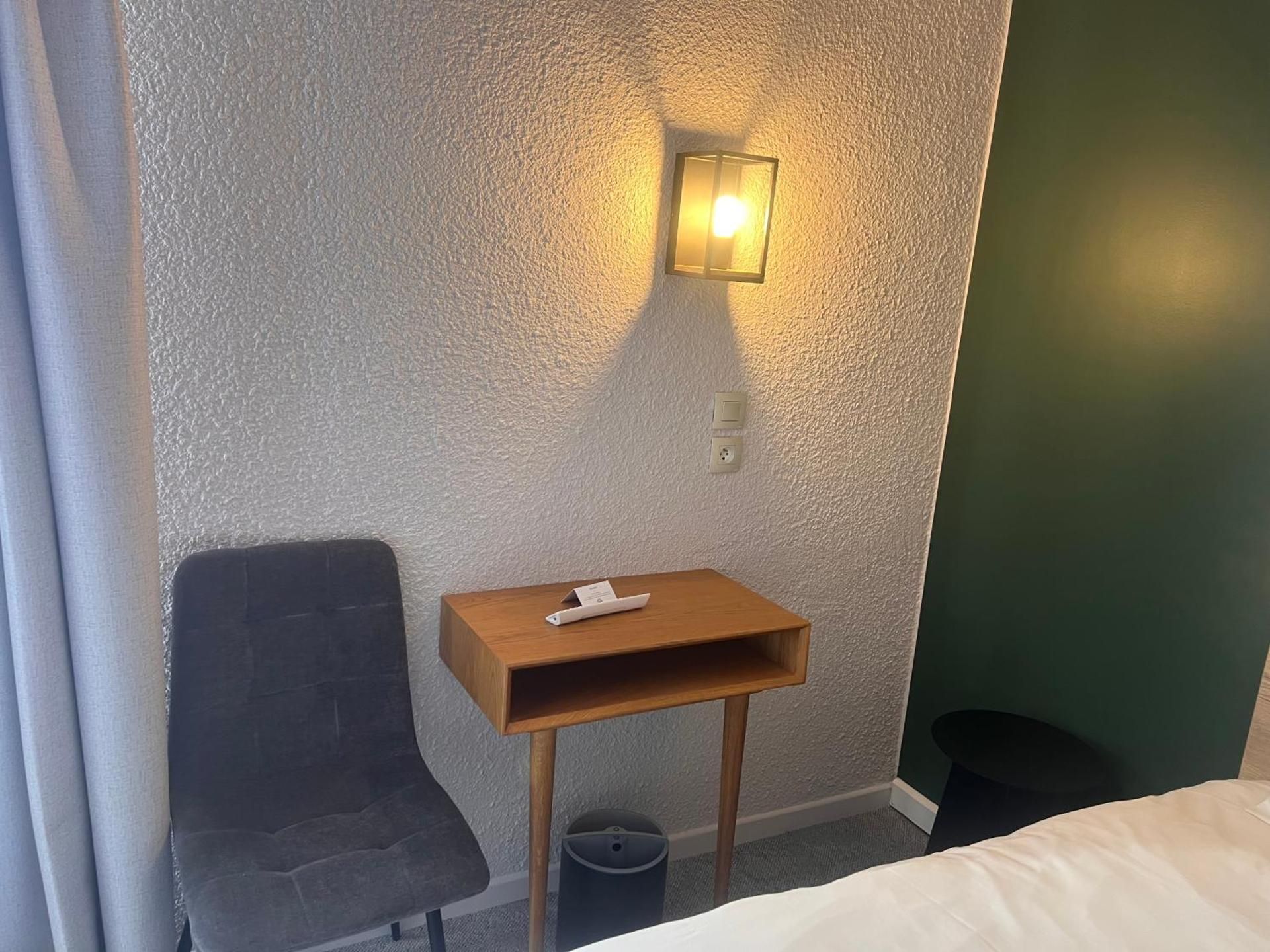 Family Room with One Double Bed and Two Single Beds - Non-Smoking