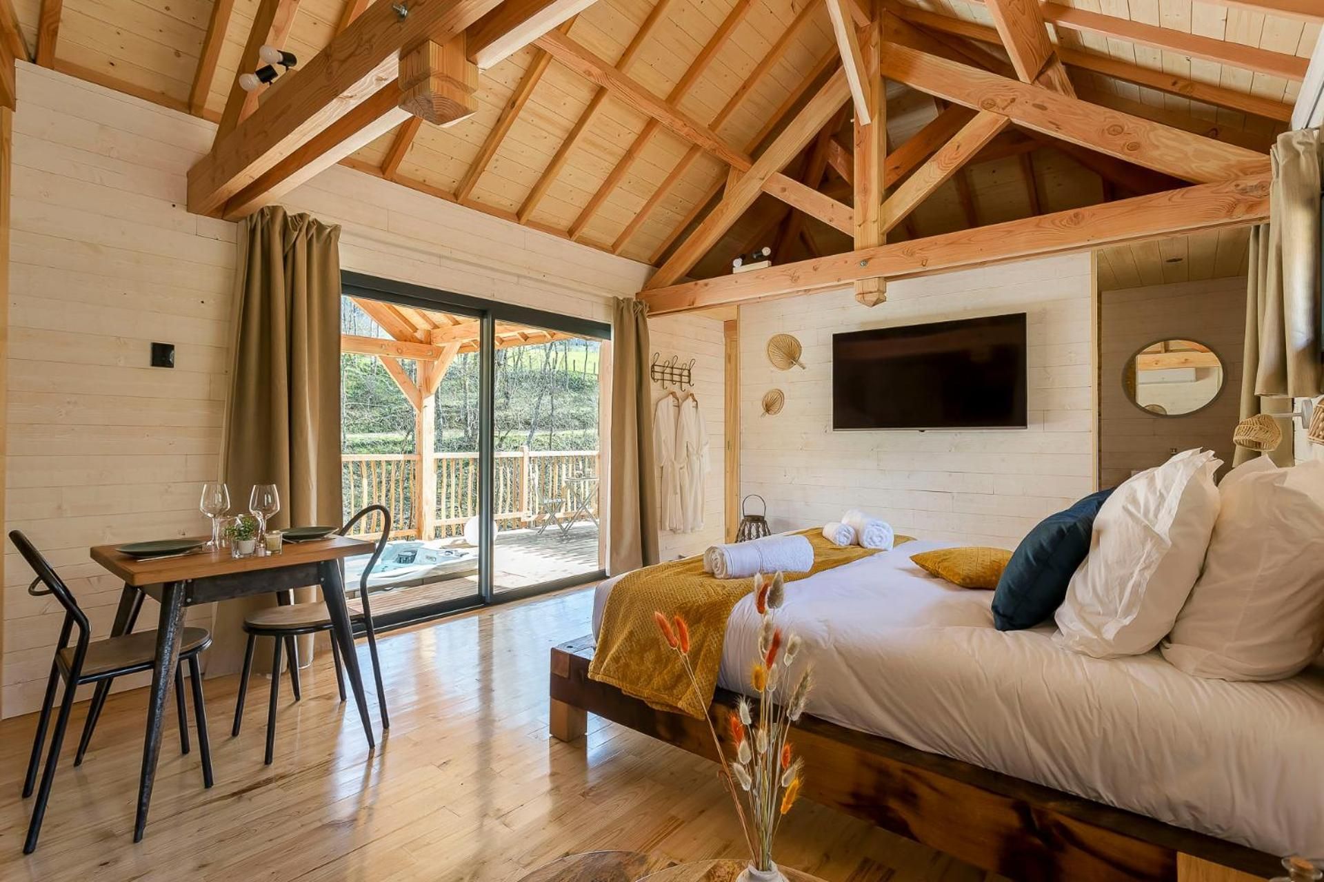 Suite with Hot Tub