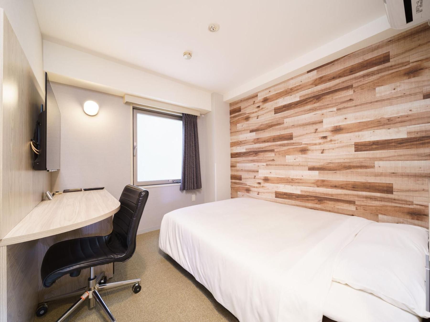 Single Room with Small Double Bed - Non-Smoking