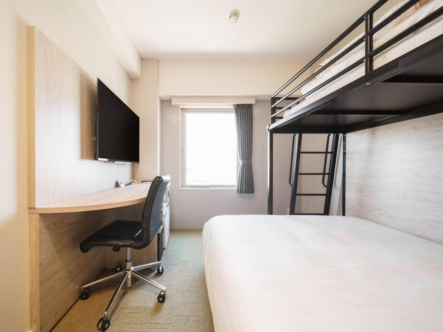 Twin Room with Extra Bed - Non-Smoking
