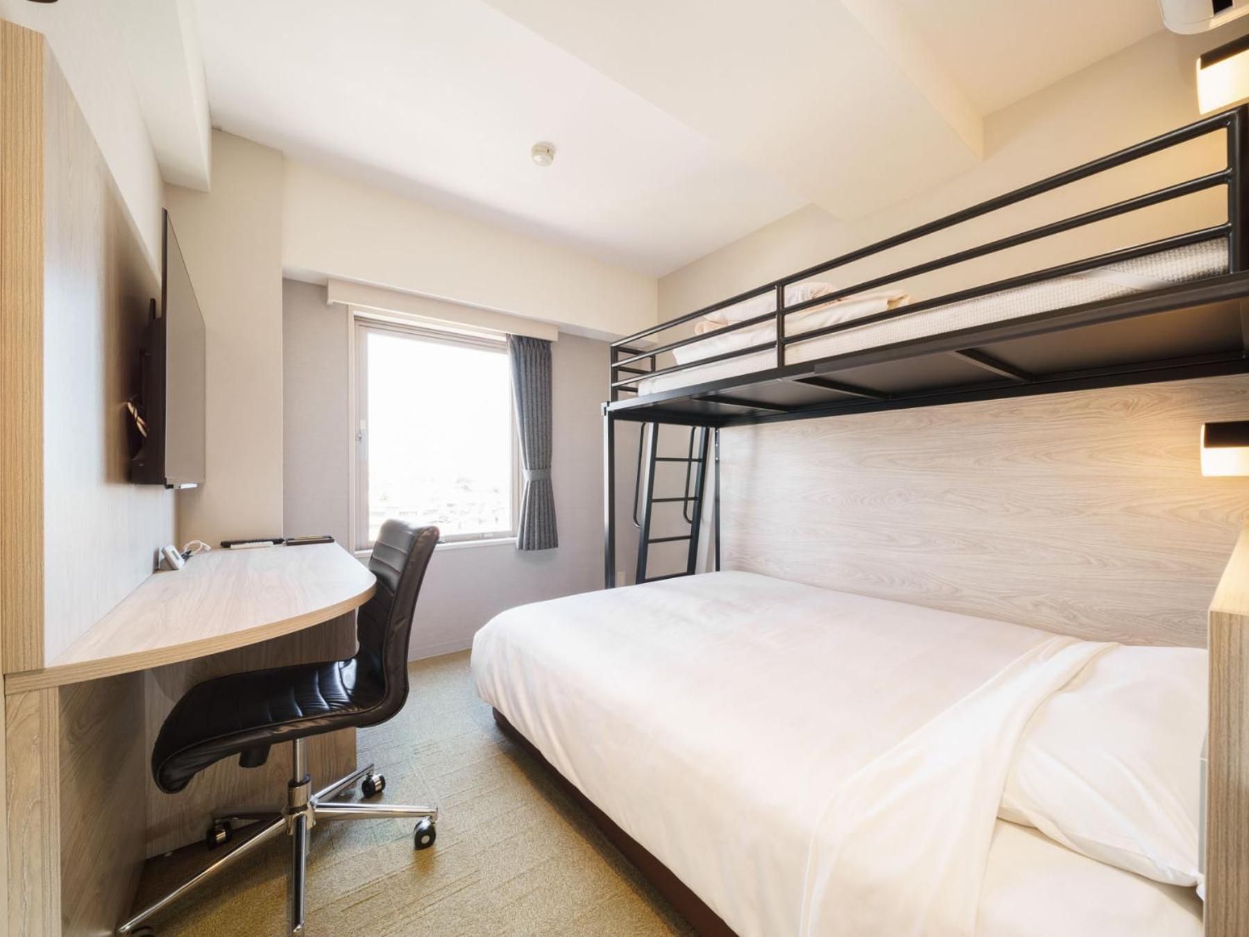 Twin Room with Extra Bed - Non-Smoking