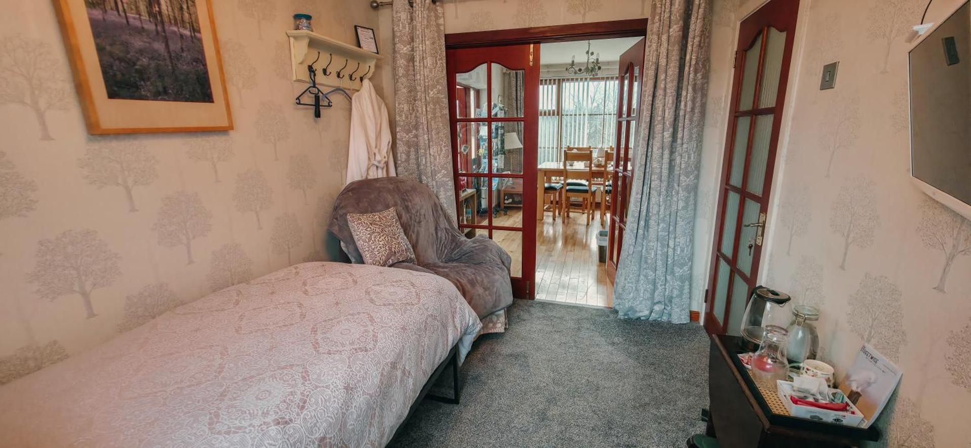 Single Room with Shared Bathroom
