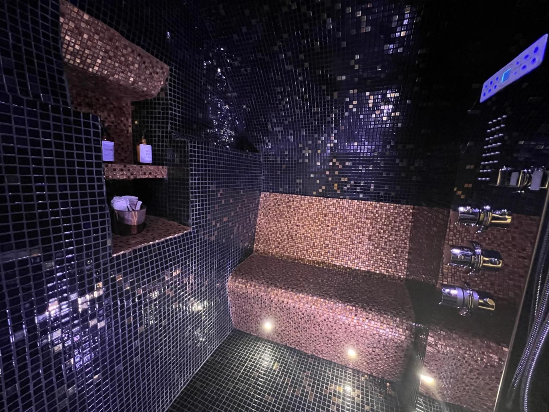 Queen Room with Spa Bath