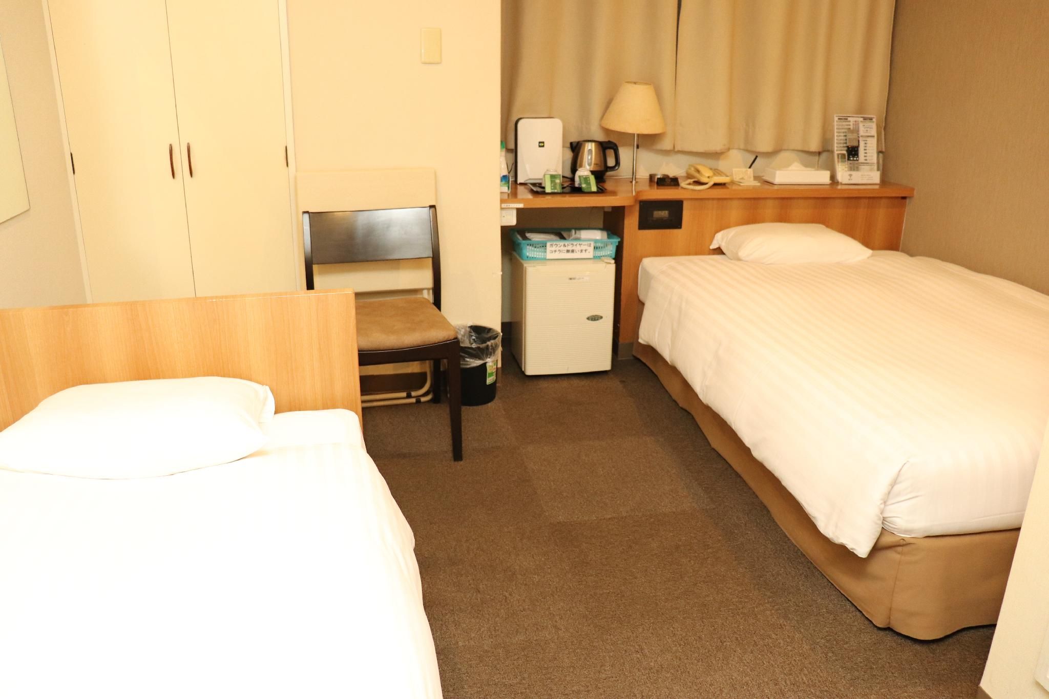 Twin Room - Smoking, No Parking Included