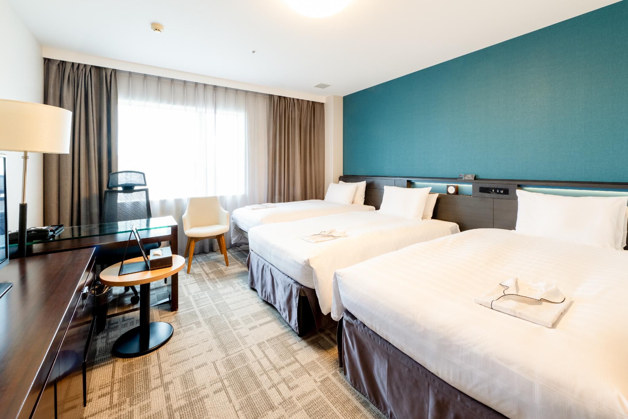Hollywood Twin Room for 3 People - Smoking