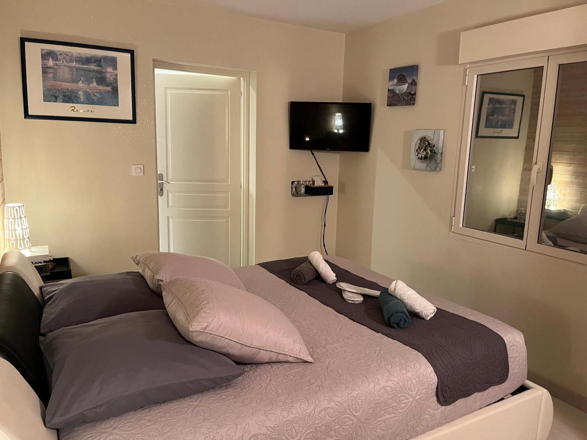 Deluxe King Room