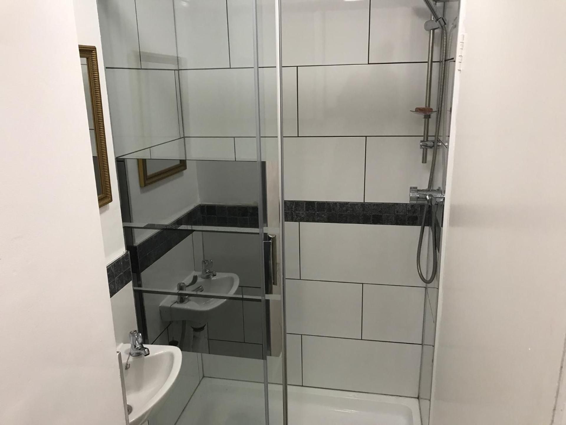 Twin Room with Private Bathroom