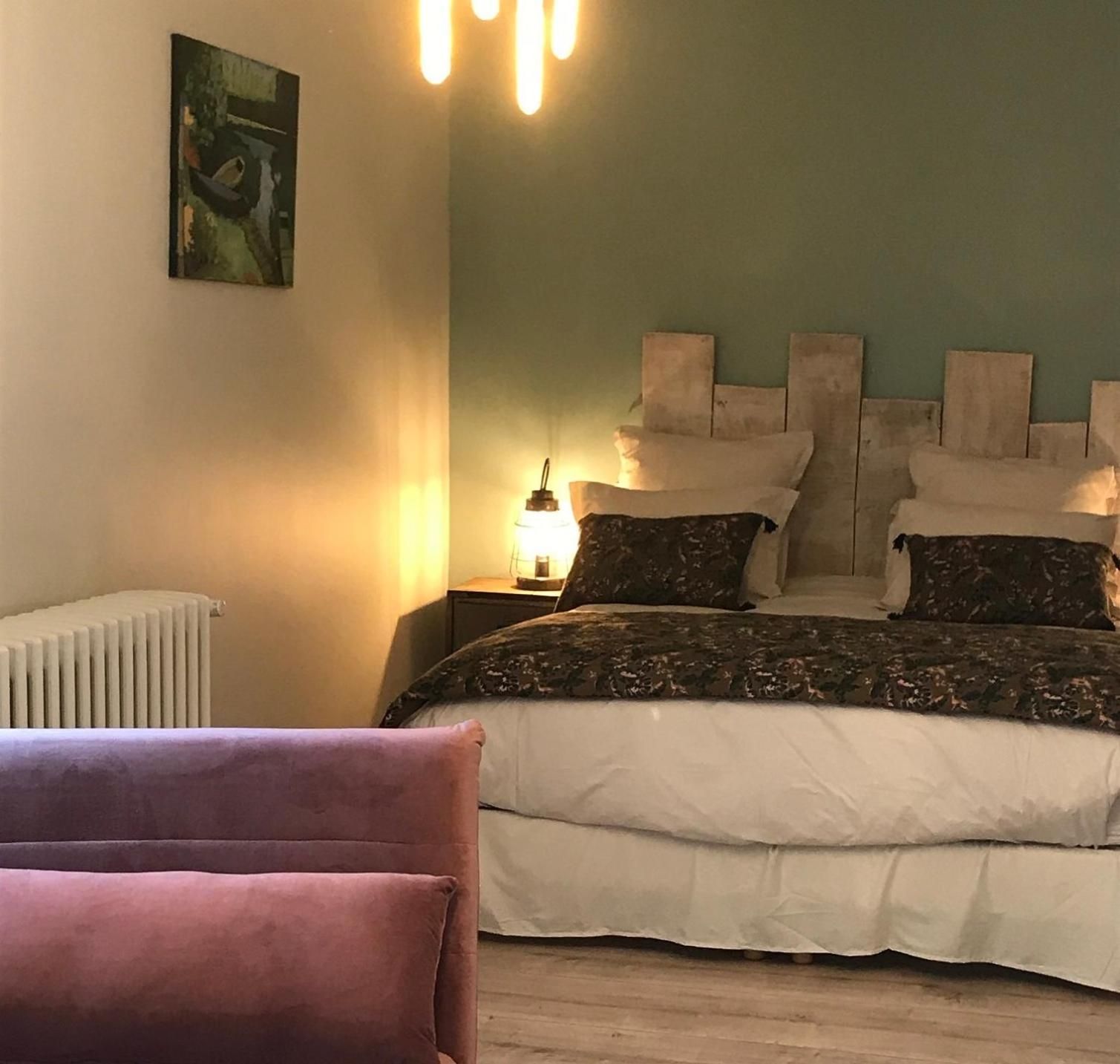 Deluxe Room (2 Adults + 1 Child)