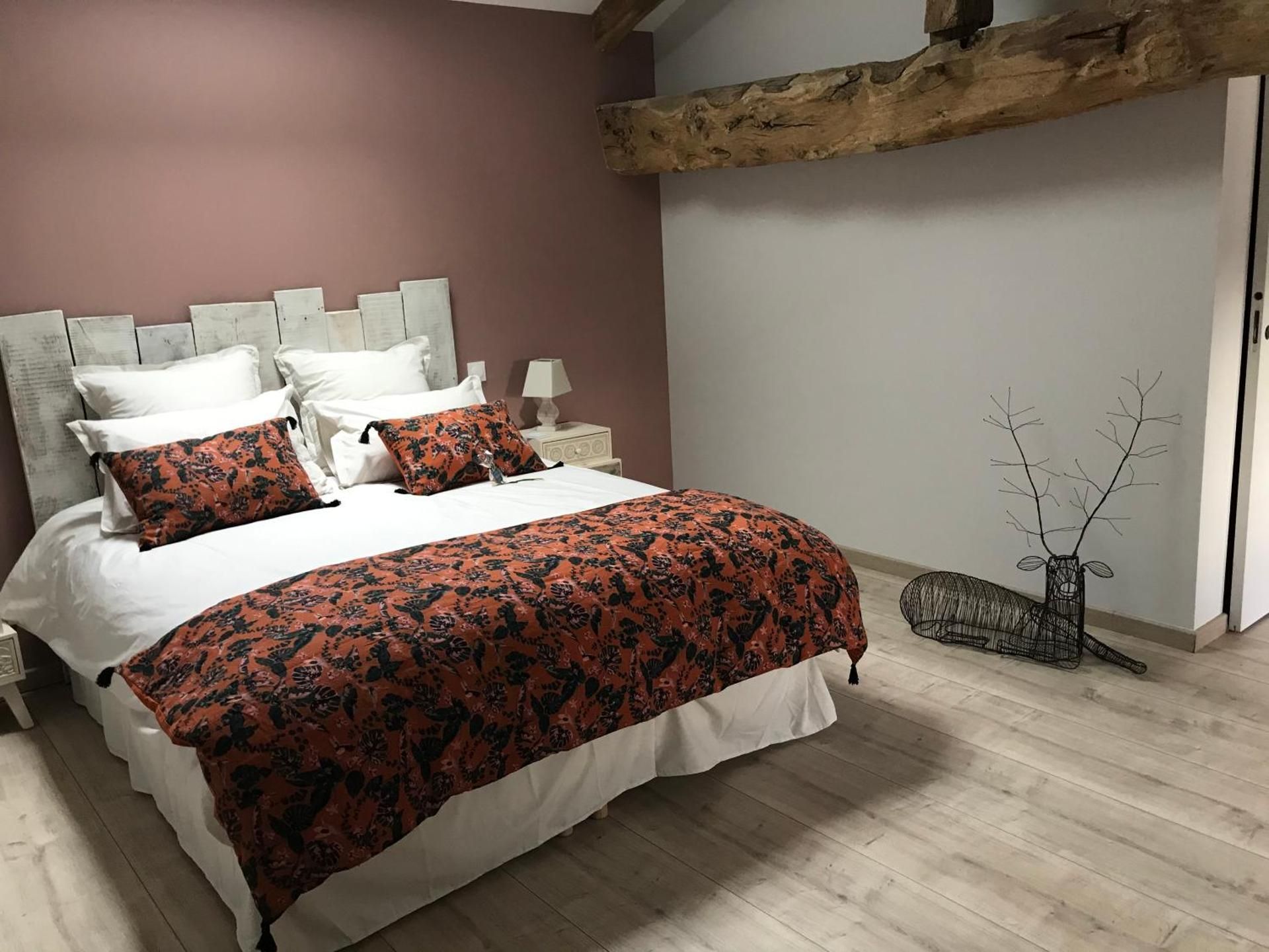 Deluxe Double Room (2 Adults + 1 Child)