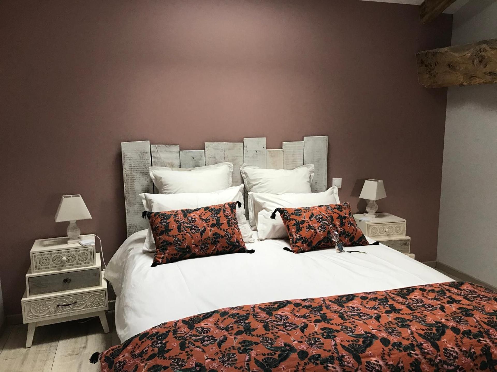 Deluxe Double Room (2 Adults + 1 Child)