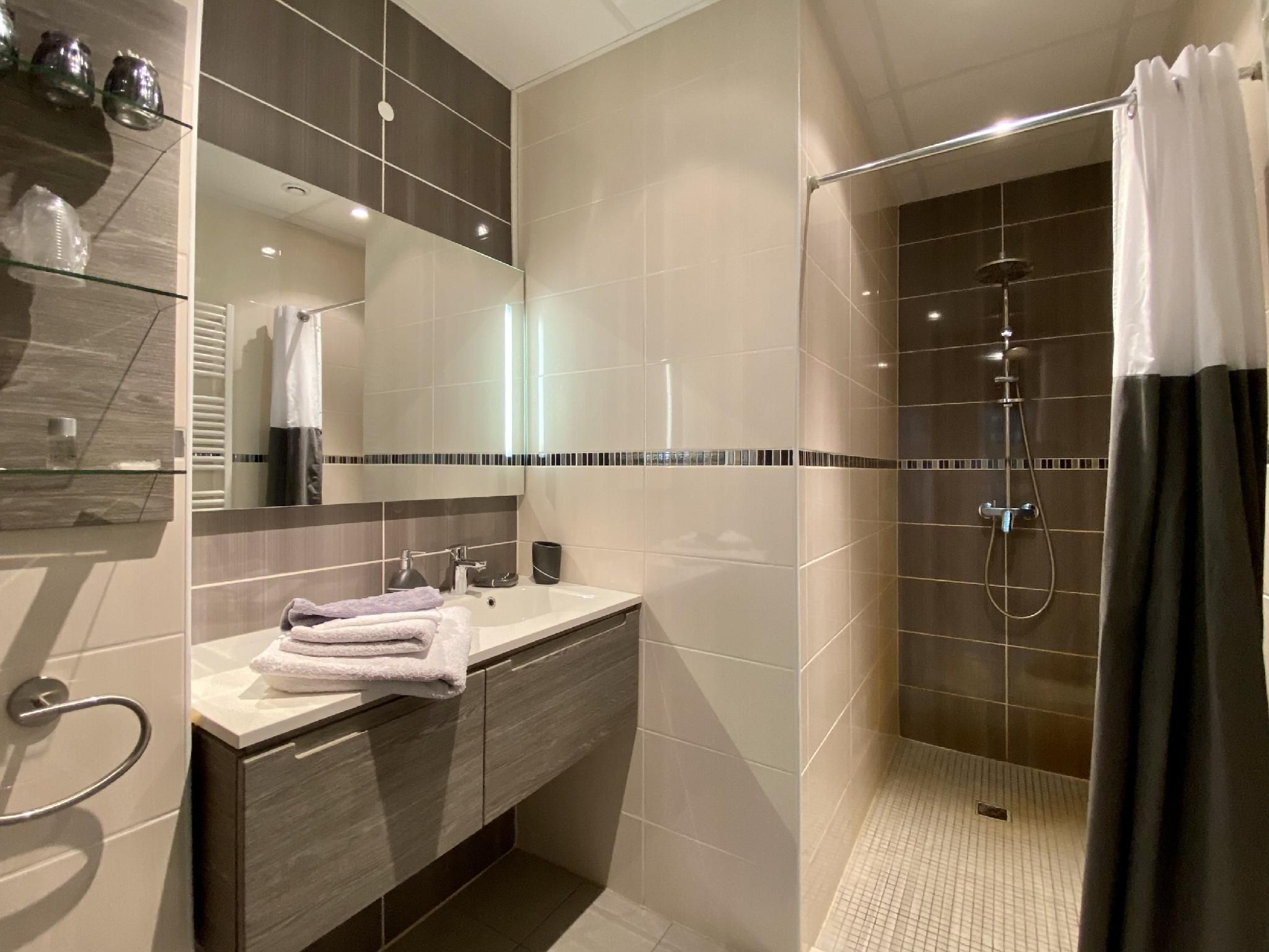 Double-Salle de bain privée séparée