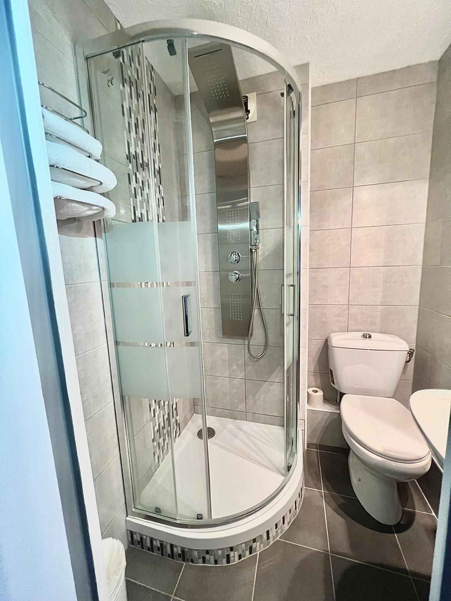 Kyriad Direct Reims Bezannes Standard Room - 1 Double Bed 3