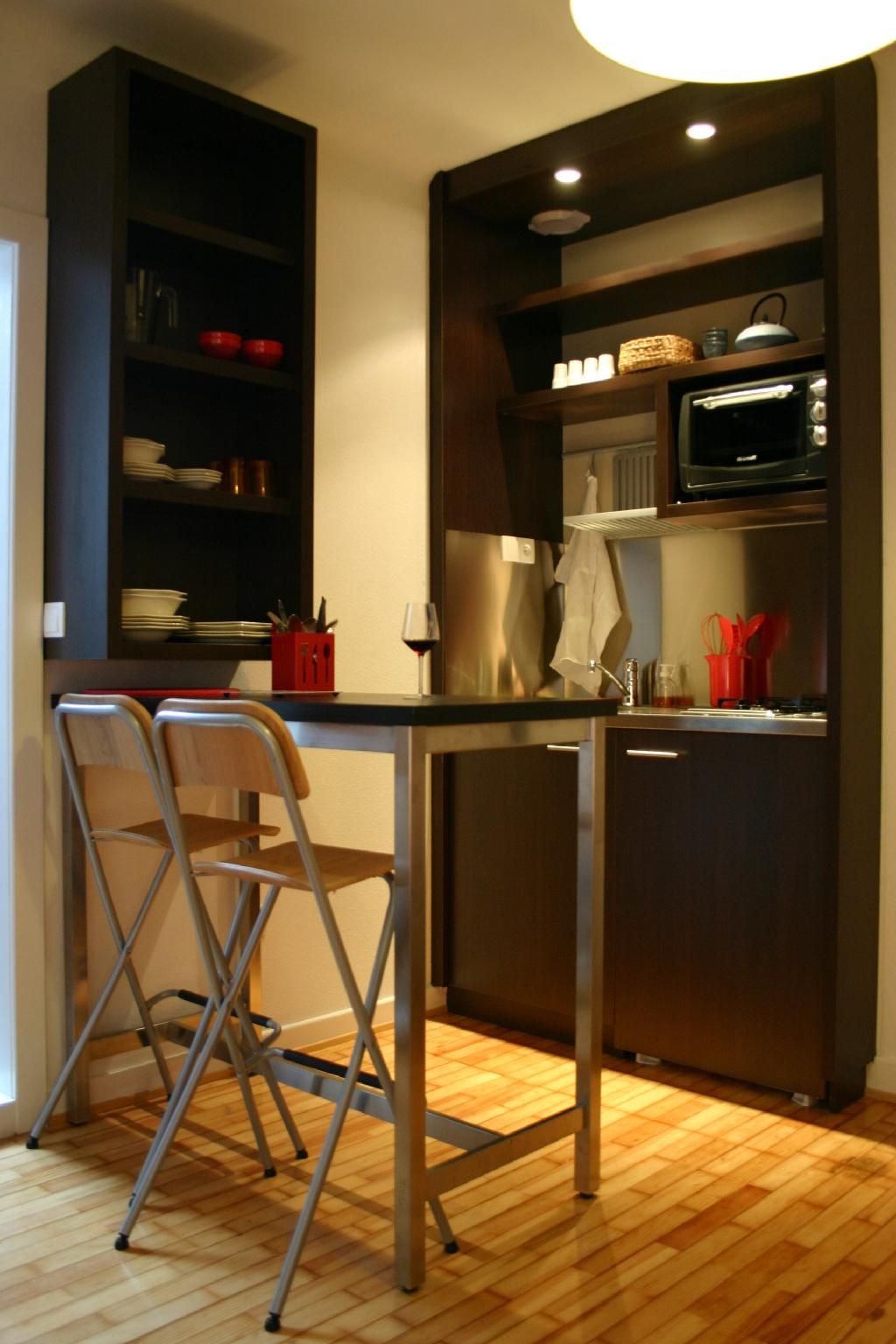 Capucine-Gîte-Appartement-Salle de bain privée extérieure-Vue sur Rue