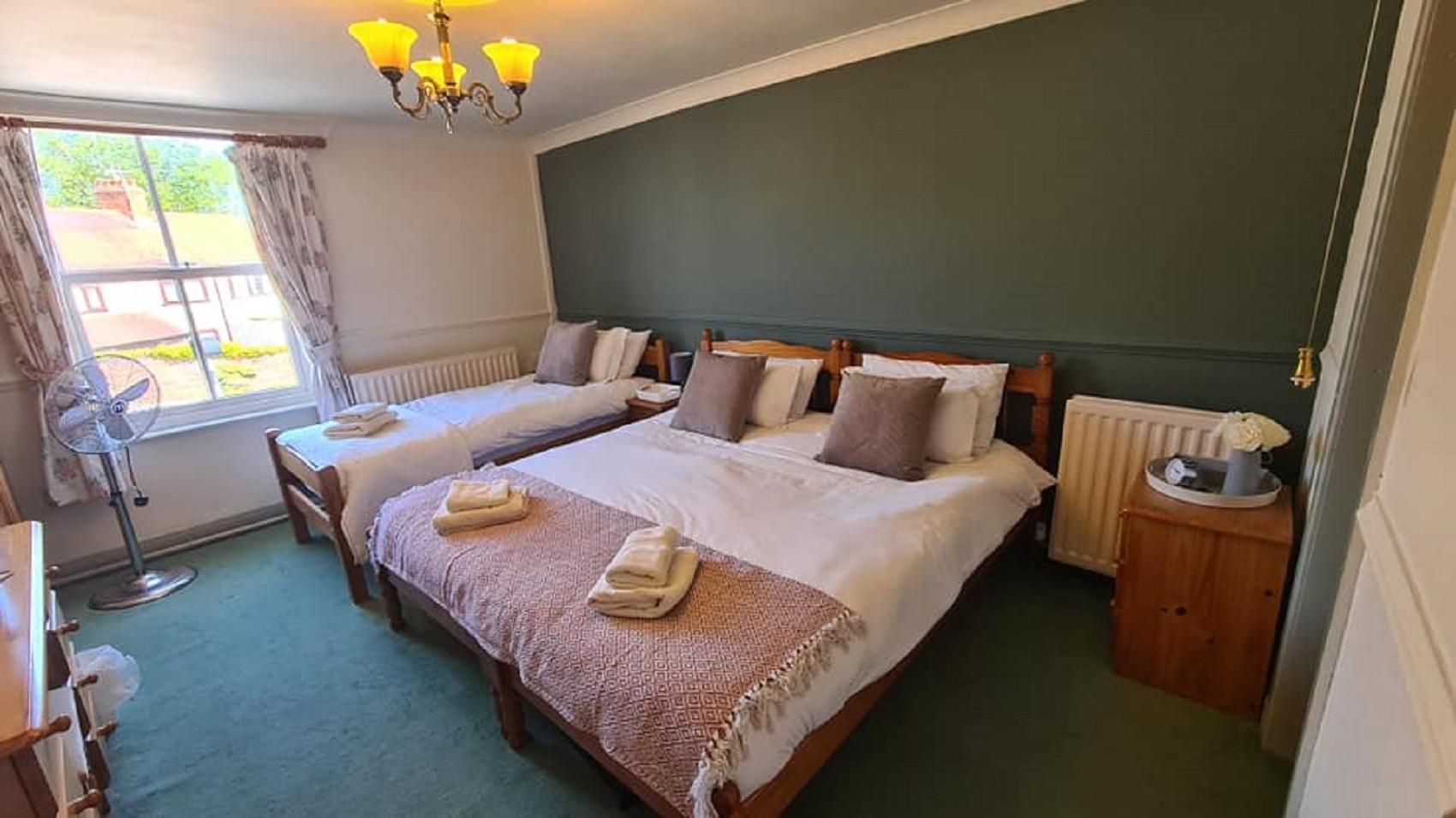 Family room-Ensuite with Shower-Street View