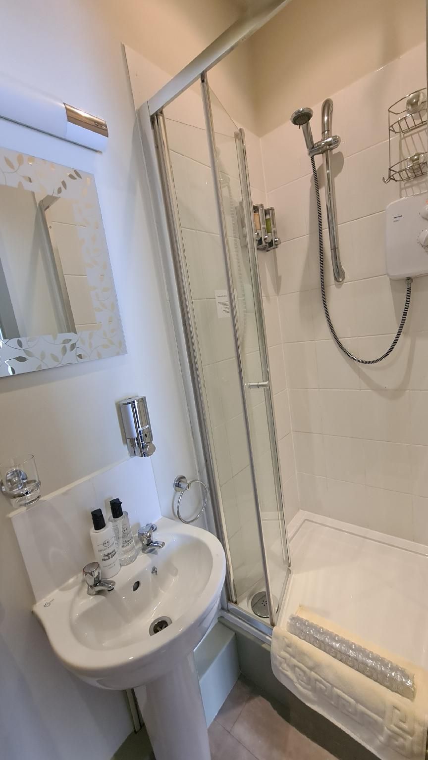 Double room-Ensuite with Shower-Street View