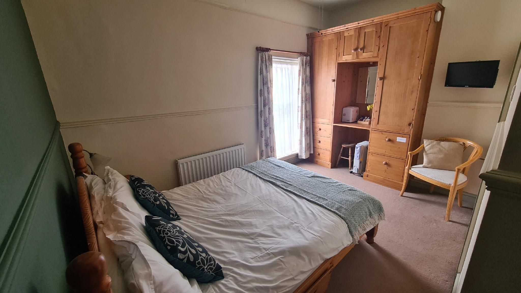 Double room-Ensuite with Shower-Street View