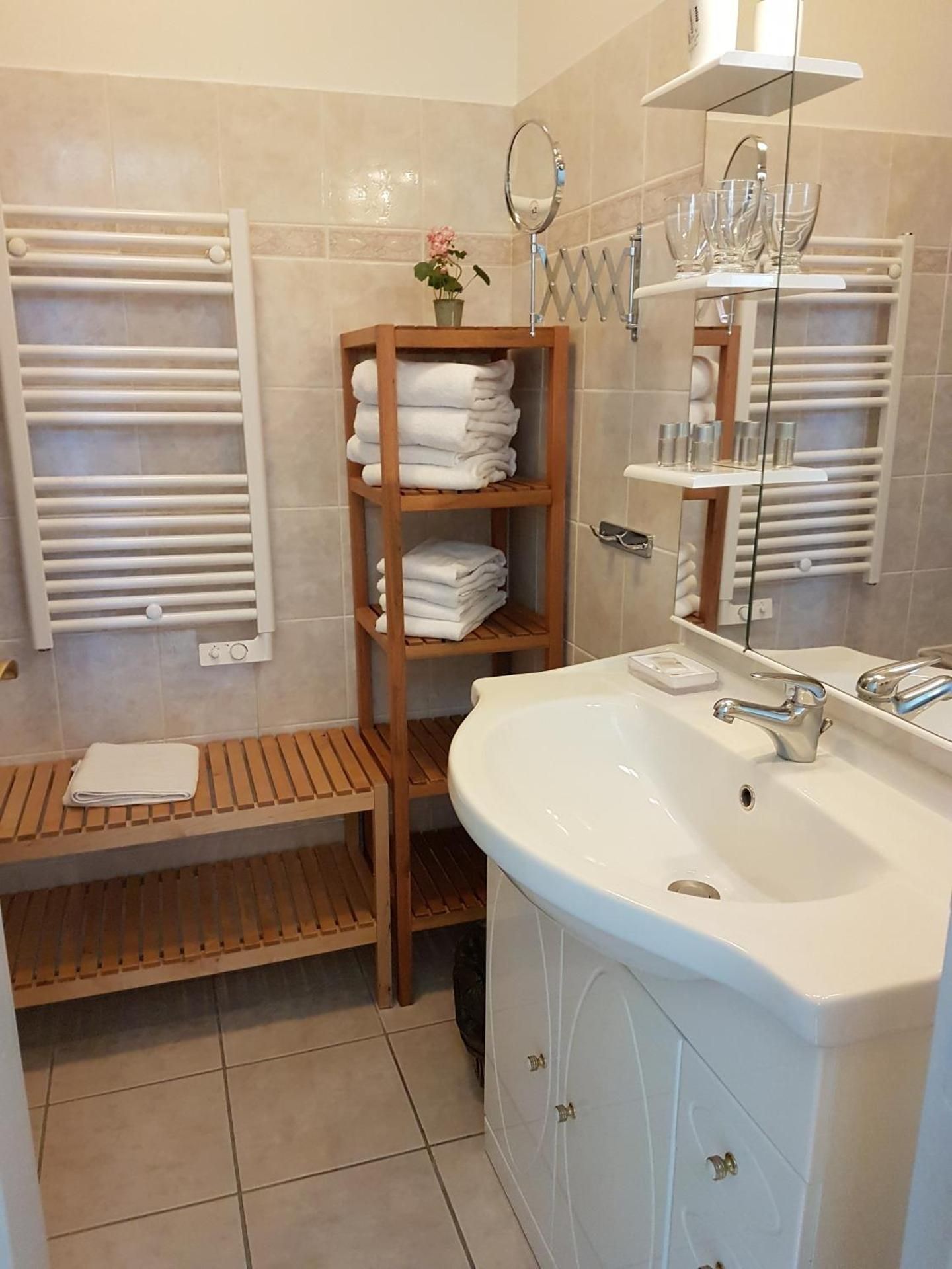 Standard Quadruple Suite