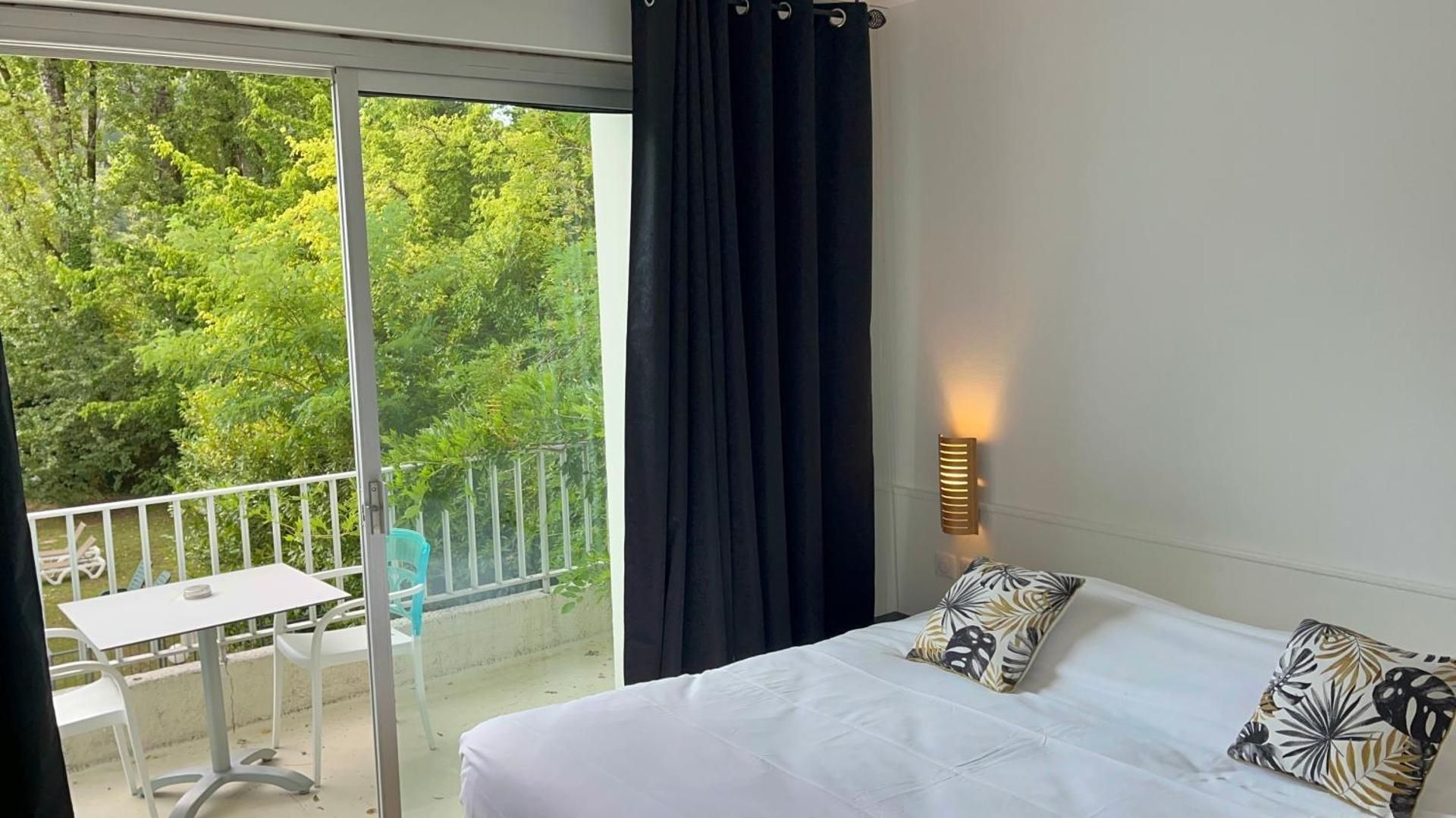Queen Room with Pool View