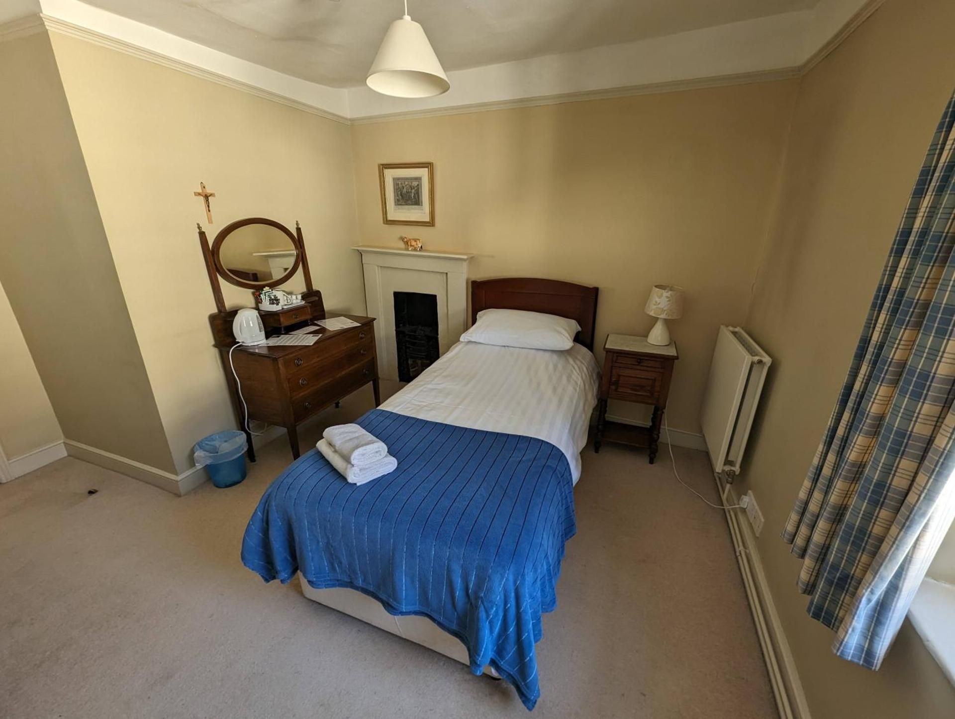 Single Room with Shared Bathroom