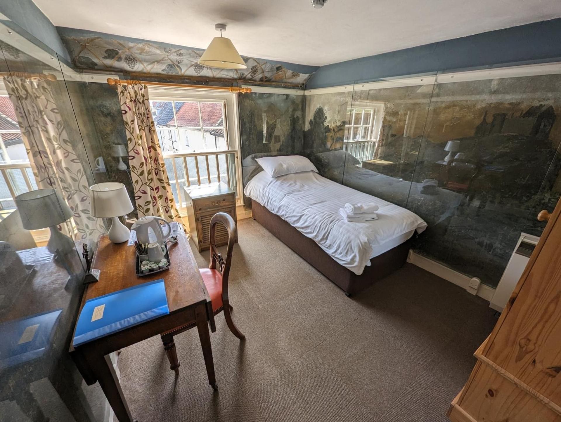 Single Room with Shared Bathroom
