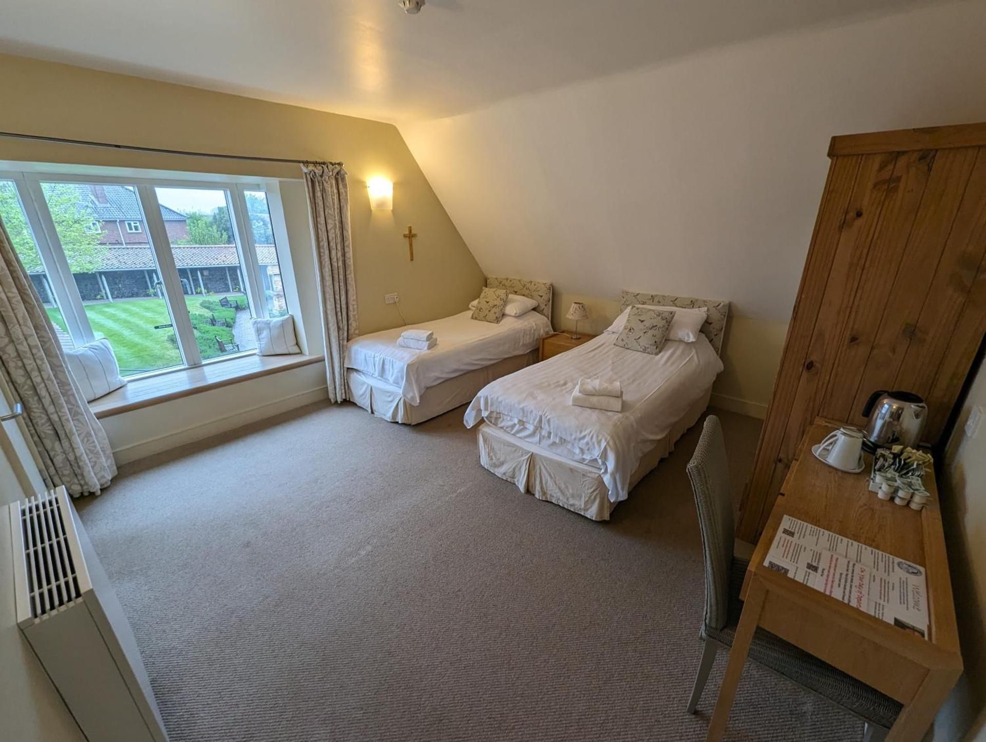 Twin Room with Shower