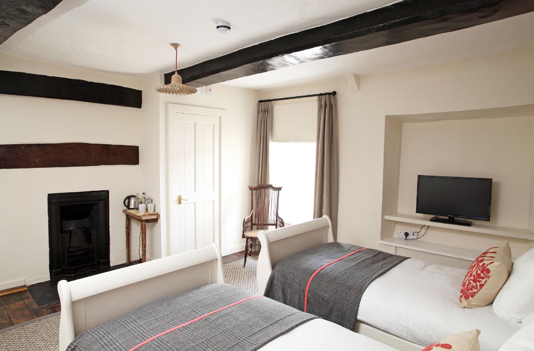 Classic-Twin room-Ensuite with Shower