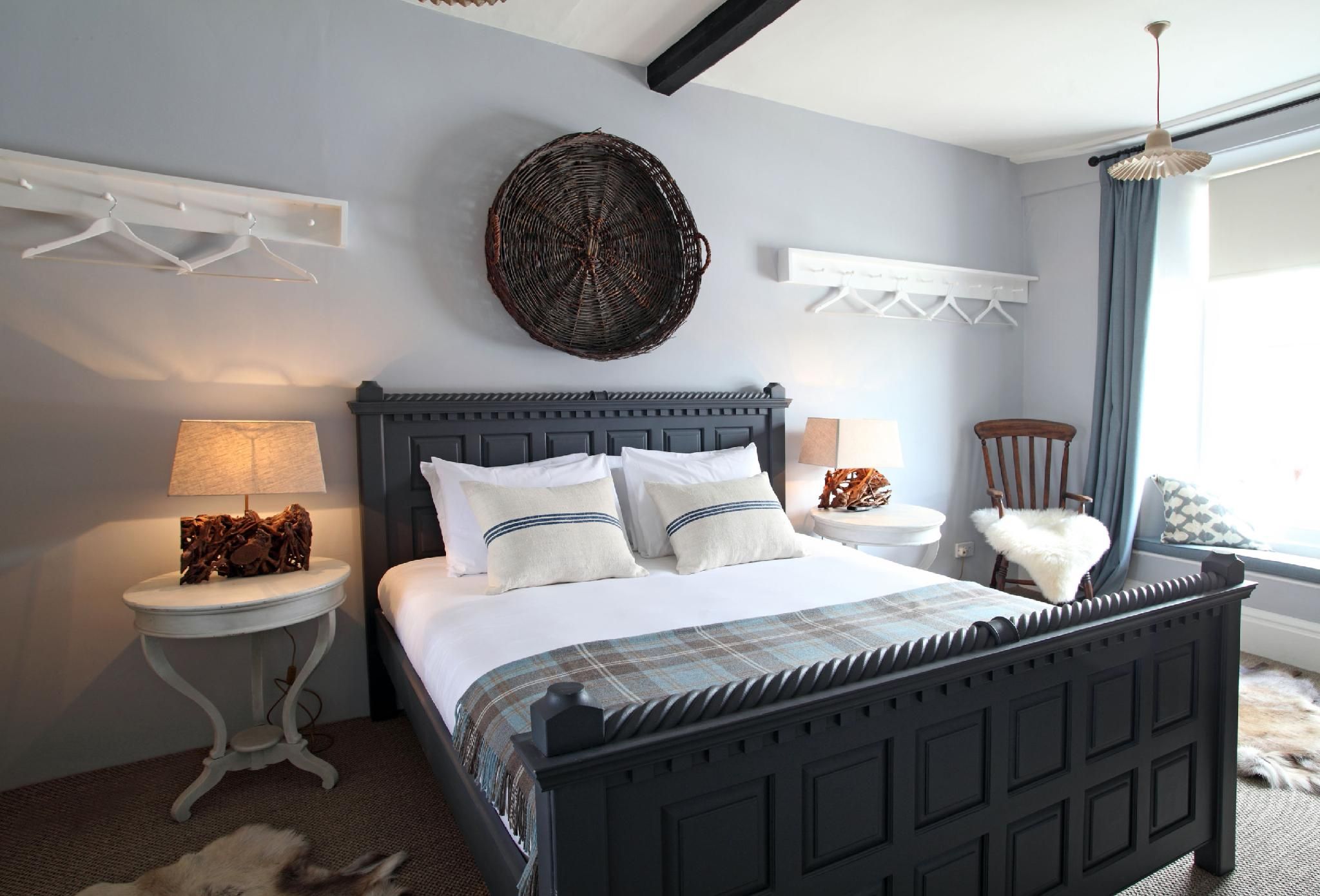 Superking-Bed-Ensuite with Bath