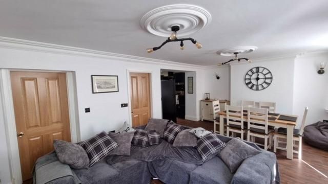 Single Room with Private External Bathroom