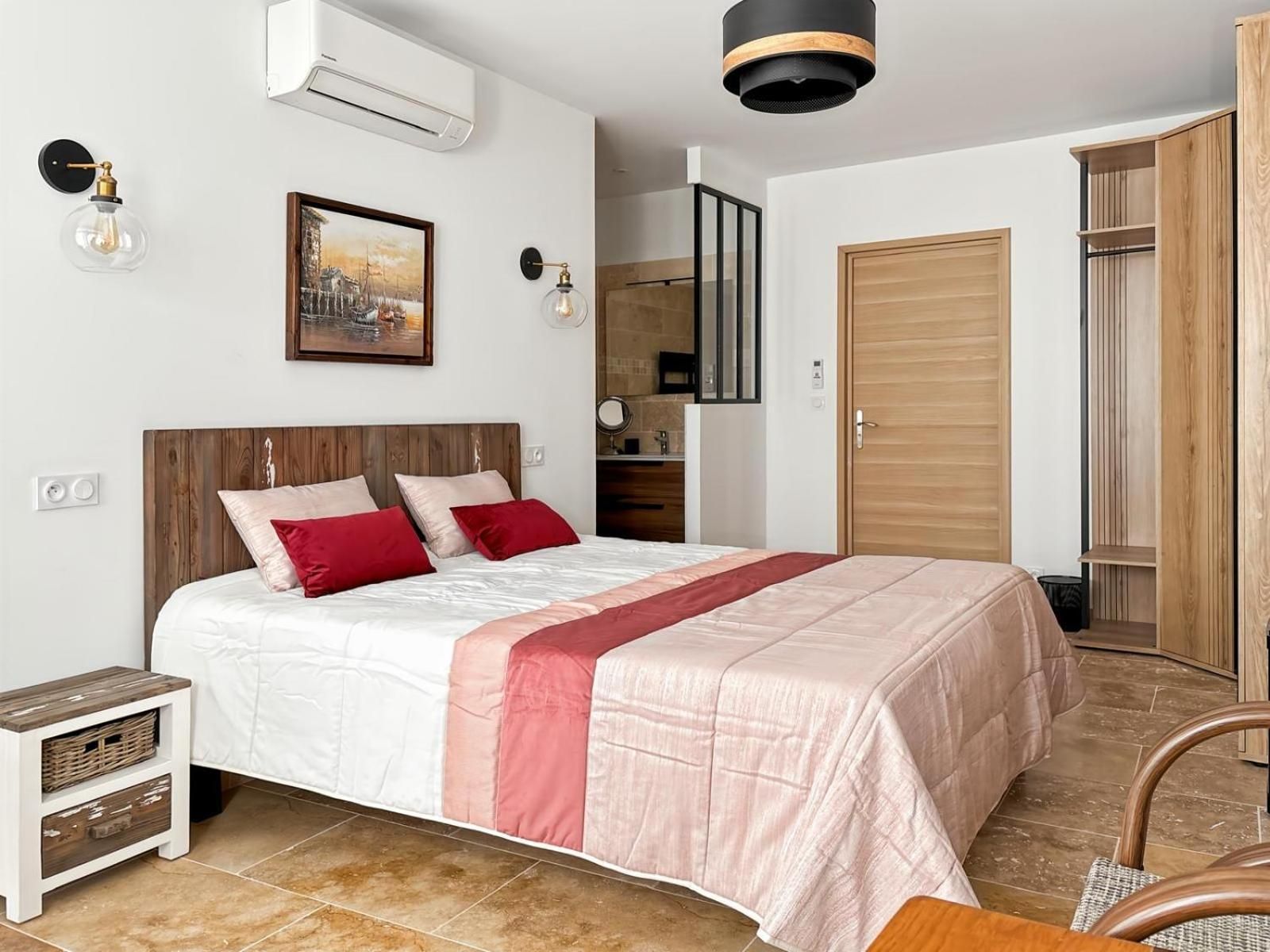 Deluxe Double Room with Shower