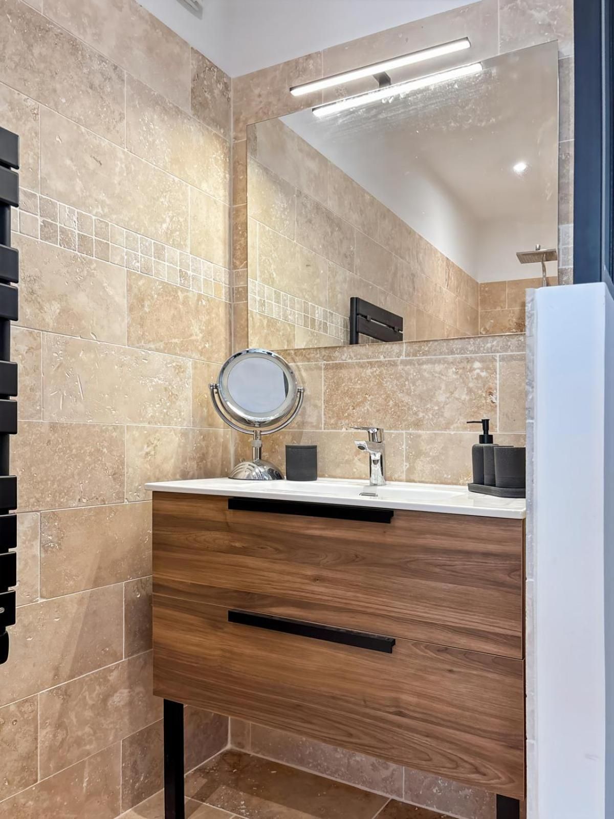 Deluxe Double Room with Shower