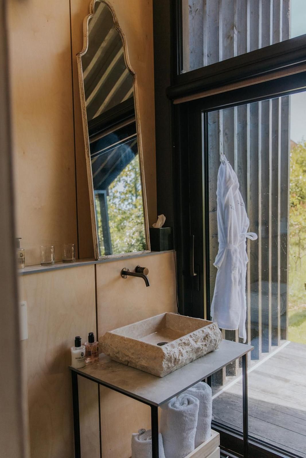 Detached Double Garden Room with Hot Tub
