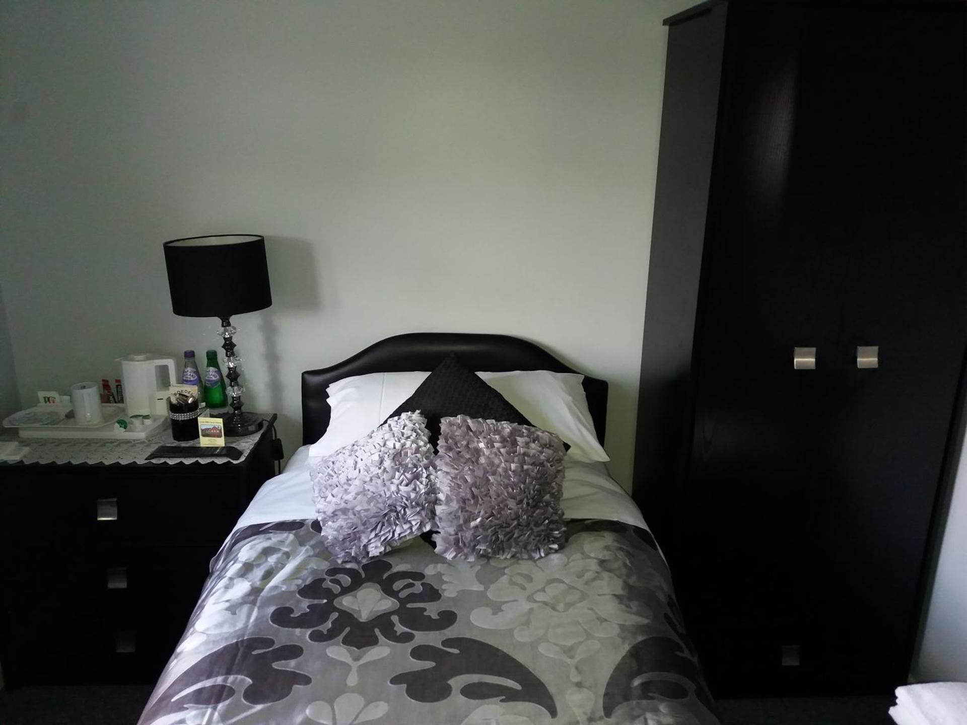 Single Room with Shared Bathroom