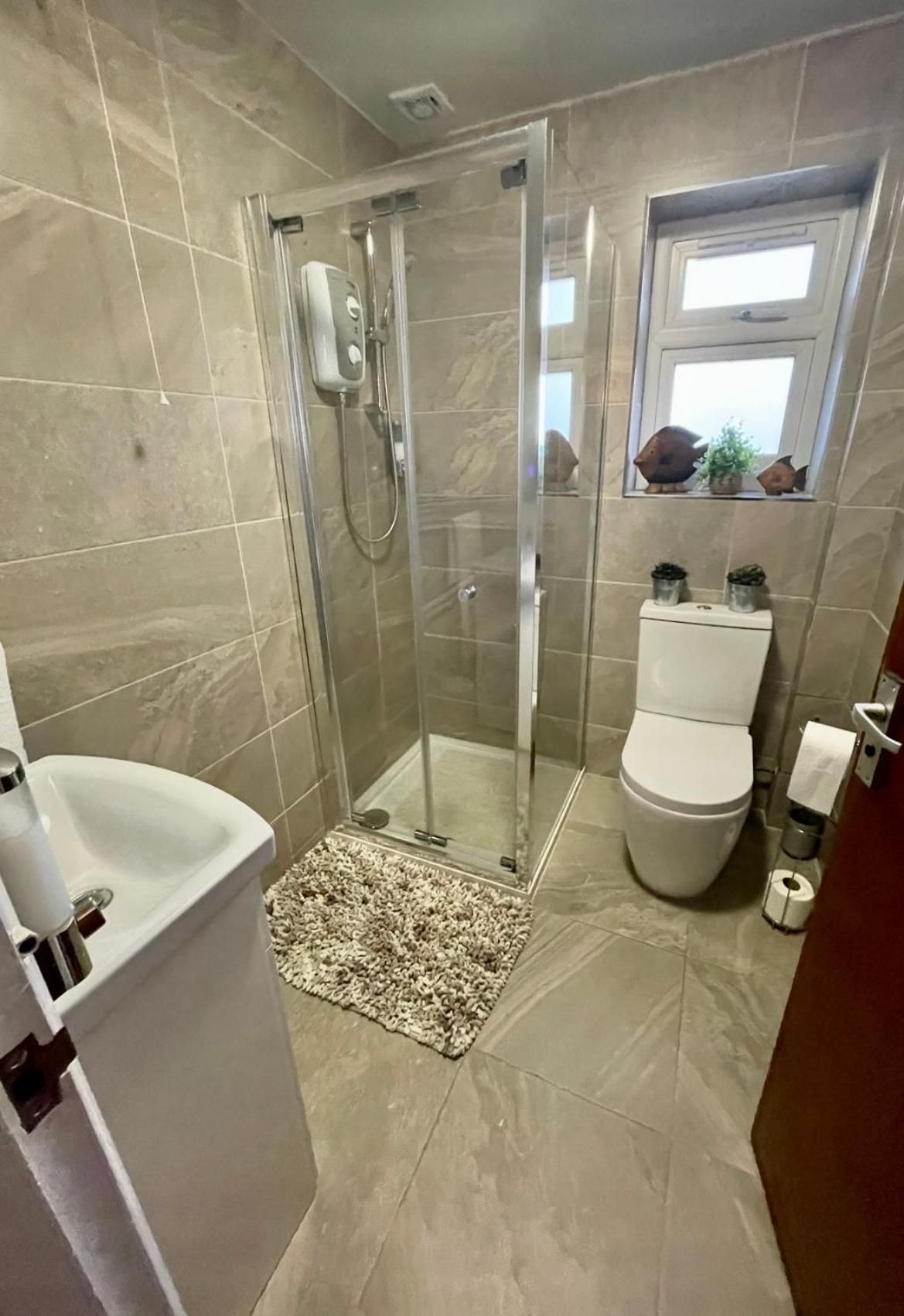 Single Room with Shared Bathroom