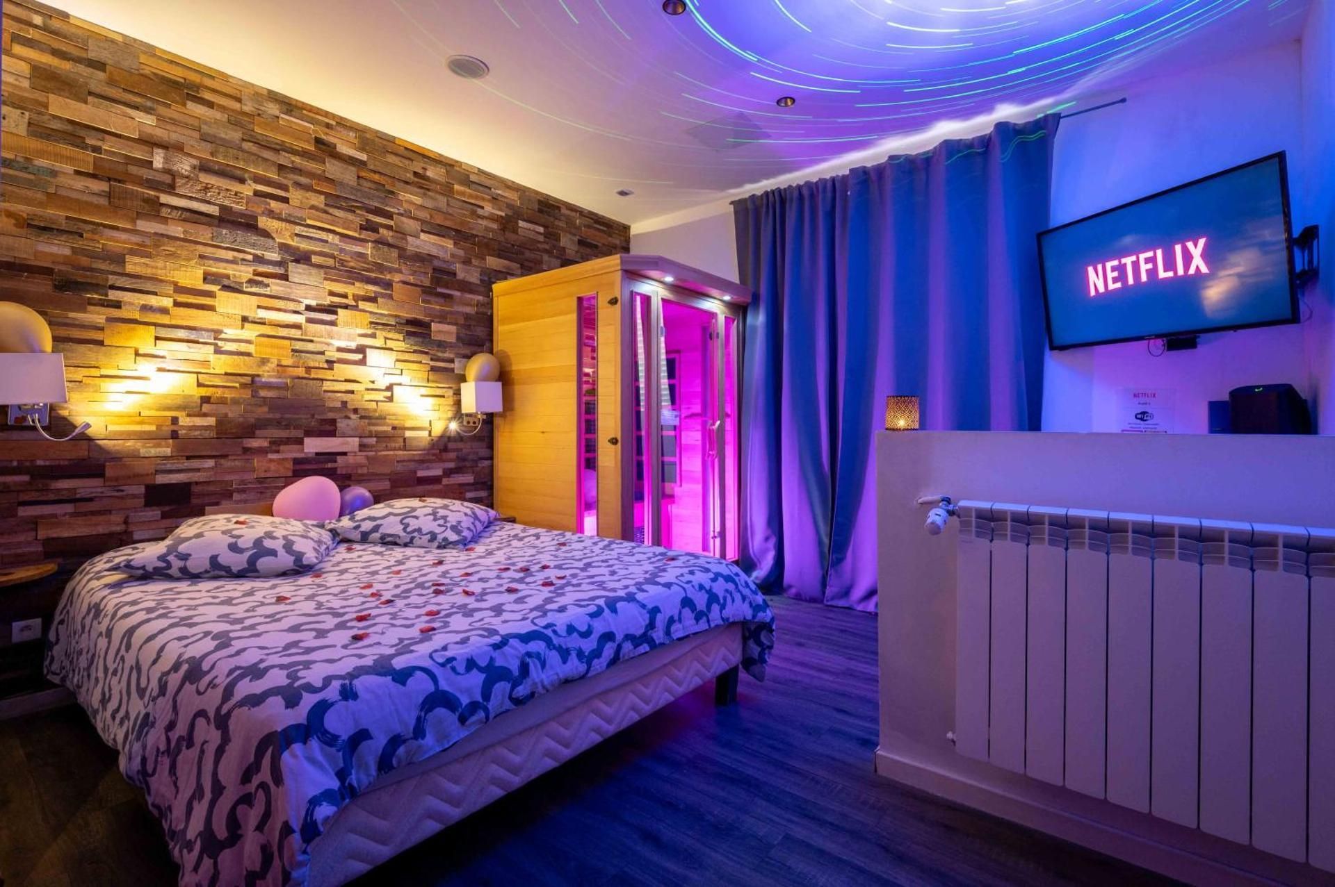 Suite with Hot Tub