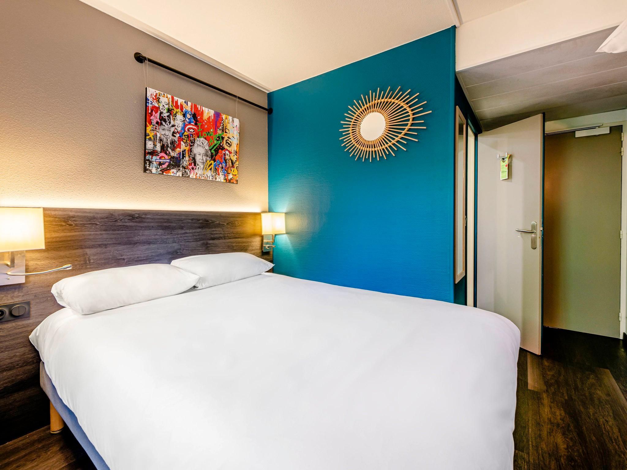 POP room with double bed