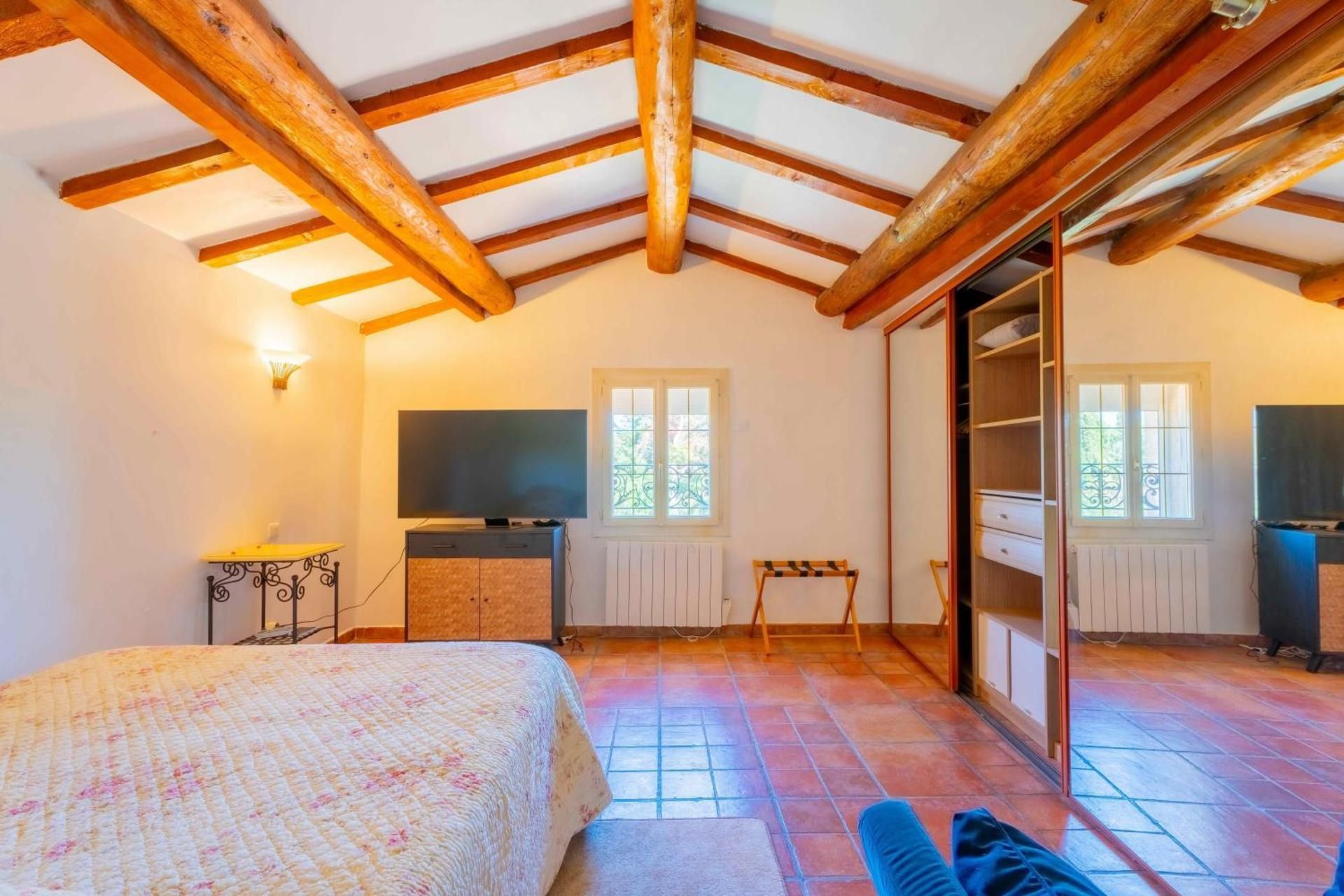Deluxe Two-Bedroom Apartment with Garden View